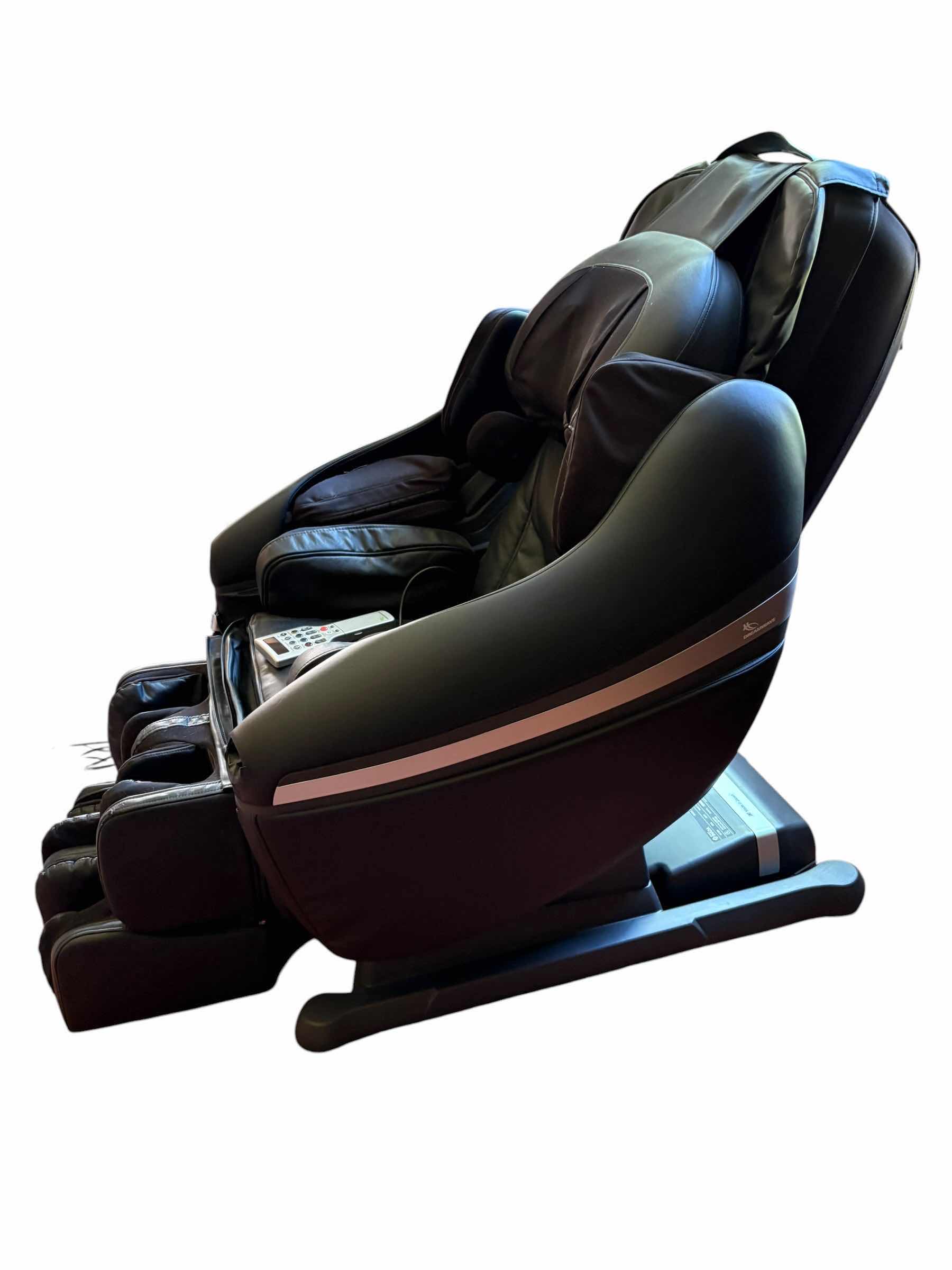 Photo 1 of INADA DREAMWAVE JAPANESE THERAPEUTIC MASSAGE CHAIR
