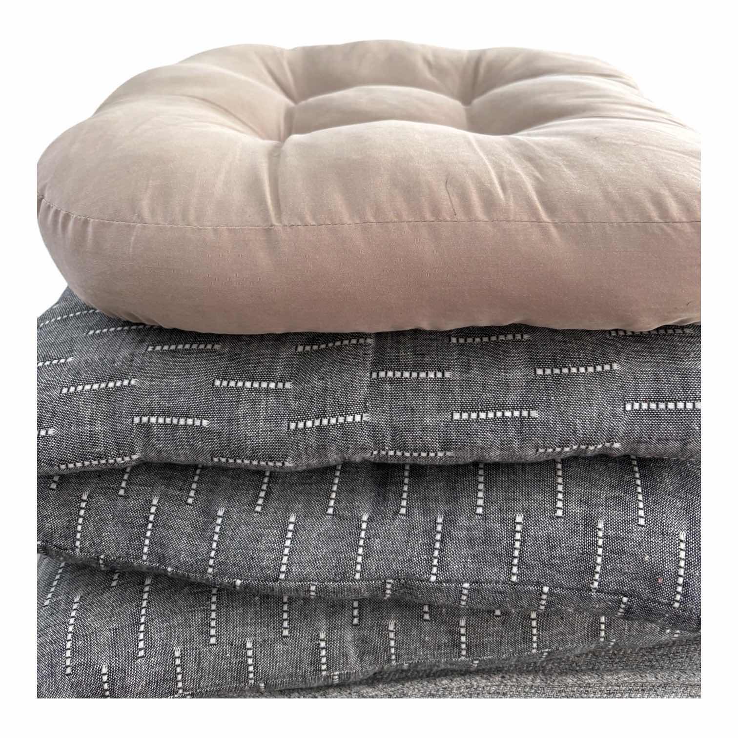 Photo 1 of (7)PCS SEAT CUSHIONS