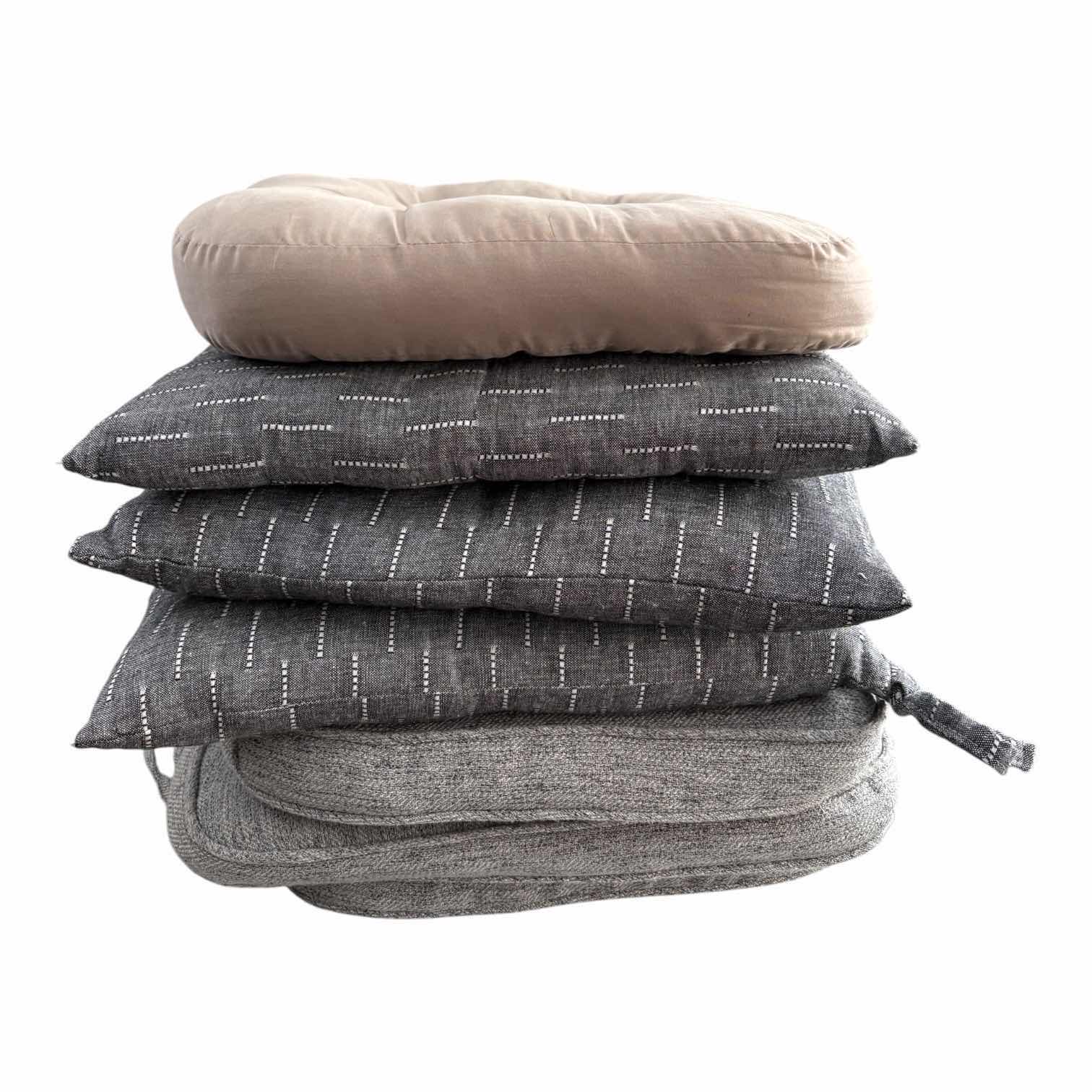 Photo 1 of (7)PCS SEAT CUSHIONS