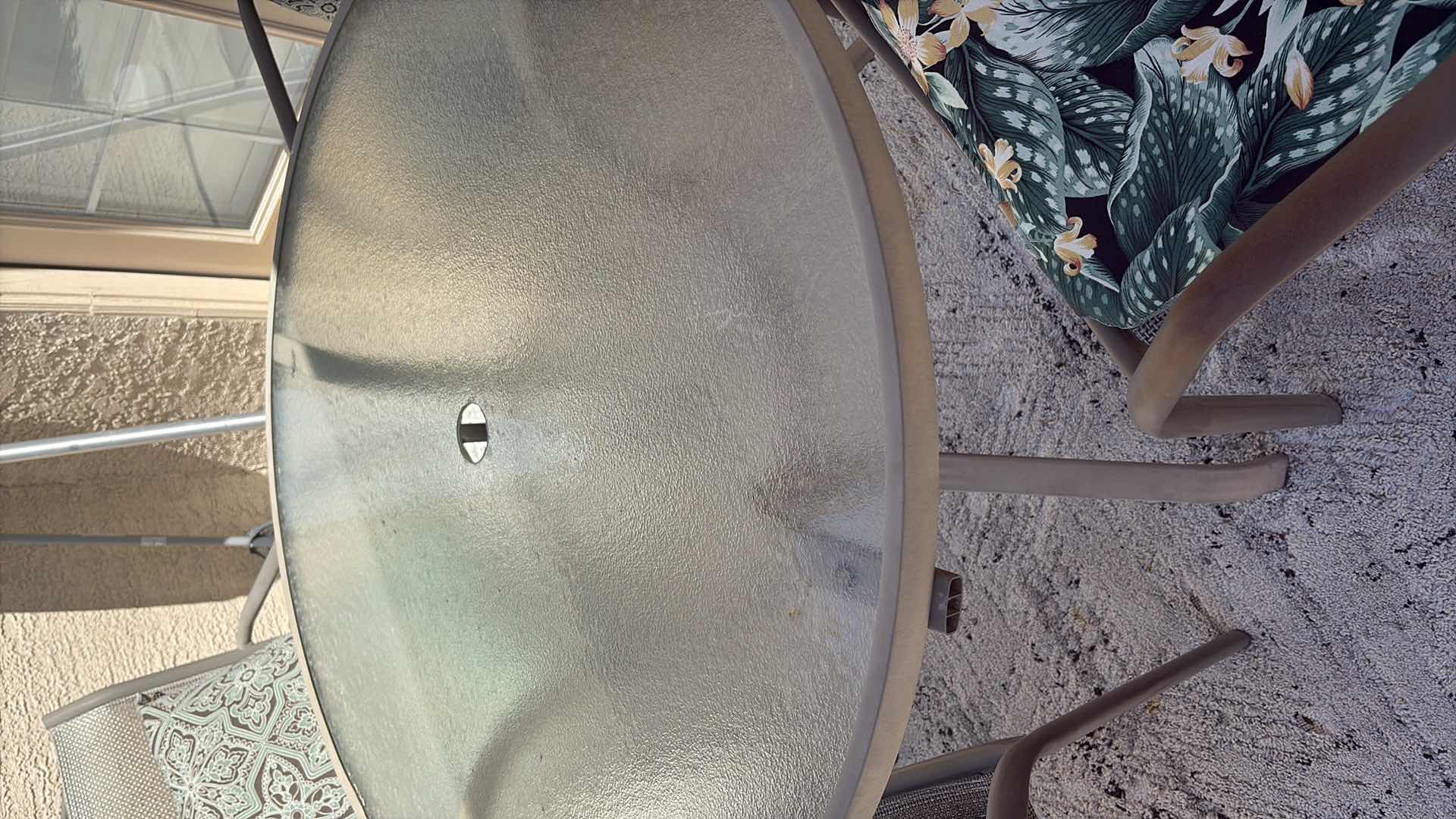Photo 1 of (6)PCS OUTDOOR PATIO SET GLASS TABLE TOP AND CHAIRS (SEE NOTES) D42.5”
