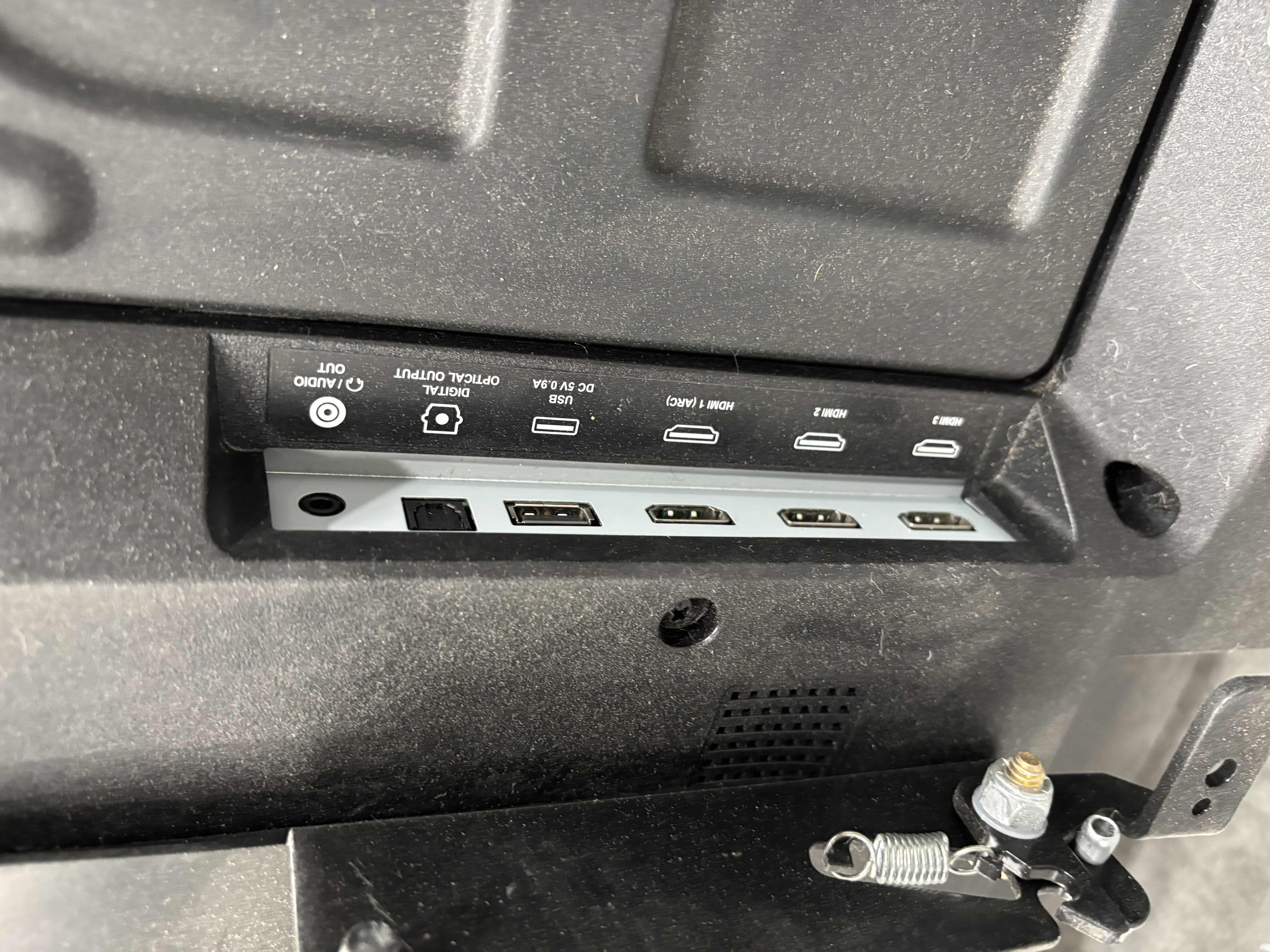 Photo 1 of INSIGNIA 39” CLASS F-20 SERIES LED HD SMART FOR TV WITH MIRRORED SCREEN