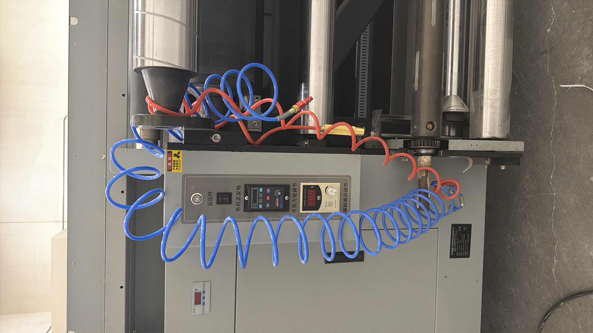 Photo 1 of LANOI INDUSTRIAL LARGE-FORMAT ROLL PRINTER, USED FOR HIGH-VOLUME COMMERCIAL PRINTING ON FLEXIBLE MATERIALS. TECHNOLOGY: USES UV INKJET PRINTING WITH INDUSTRIAL PRINTHEADS (SUCH AS RICOH GEN5/GEN6) FOR IMMEDIATE INK CURING AND DURABILITY. CAPACITY: ENGINEE