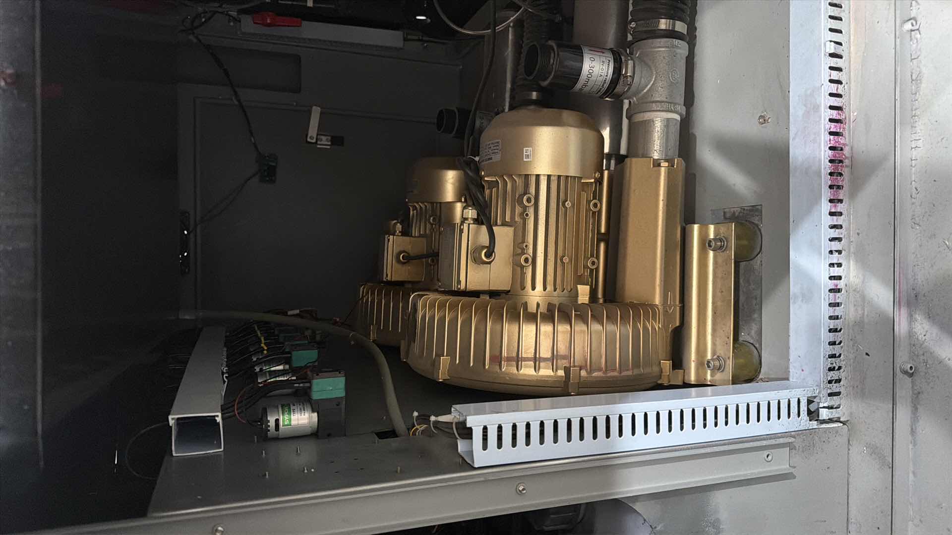 Photo 1 of LANOI INDUSTRIAL LARGE-FORMAT ROLL PRINTER, USED FOR HIGH-VOLUME COMMERCIAL PRINTING ON FLEXIBLE MATERIALS. TECHNOLOGY: USES UV INKJET PRINTING WITH INDUSTRIAL PRINTHEADS (SUCH AS RICOH GEN5/GEN6) FOR IMMEDIATE INK CURING AND DURABILITY. CAPACITY: ENGINEE