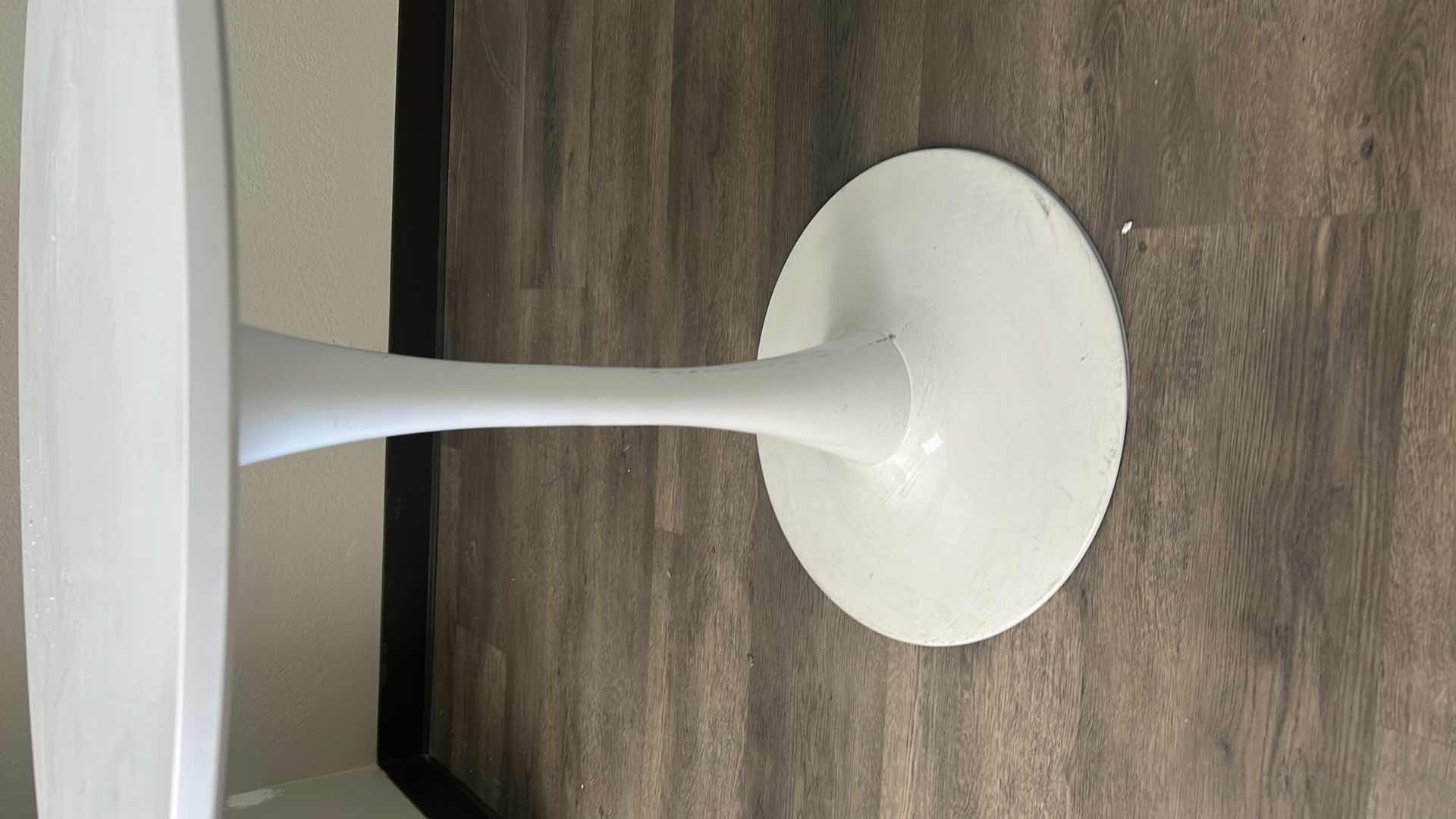 Photo 1 of 32" ROUND MID CENTURY MODERN TULIP DINING TABLE W WOOD TOP & GLOSS IRON BASE H 29"