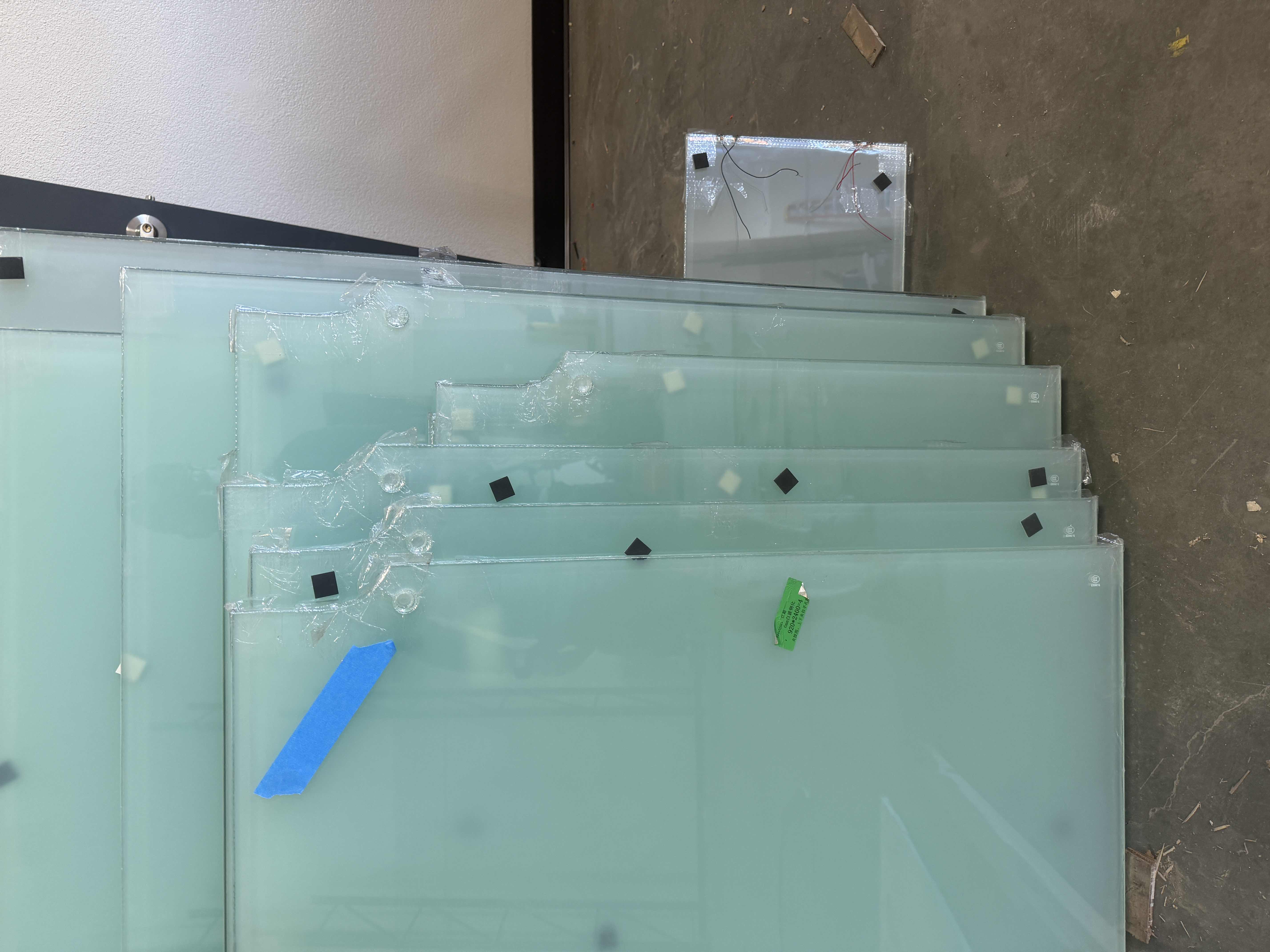 Photo 1 of CRATE OF 6MM THICK TEMPERED FROSTED GLASS PANELS (APPROX LENGTH 7' - 10')