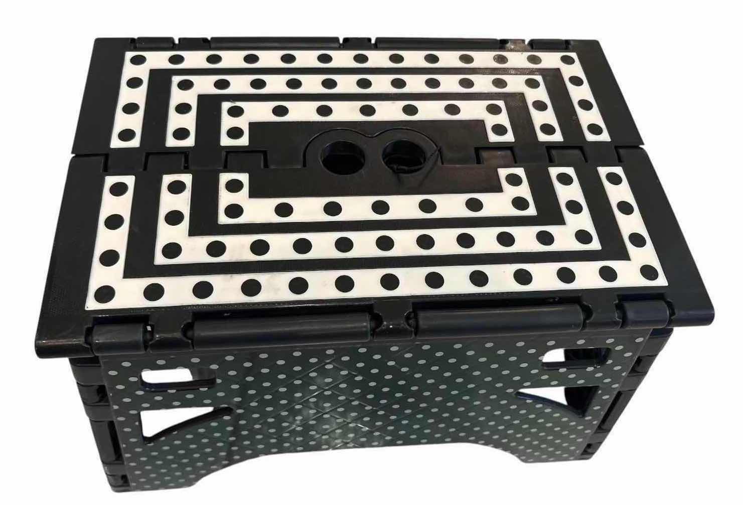 Photo 1 of (3)PCS METAL AND PLASTIC STEP STOOL H11”