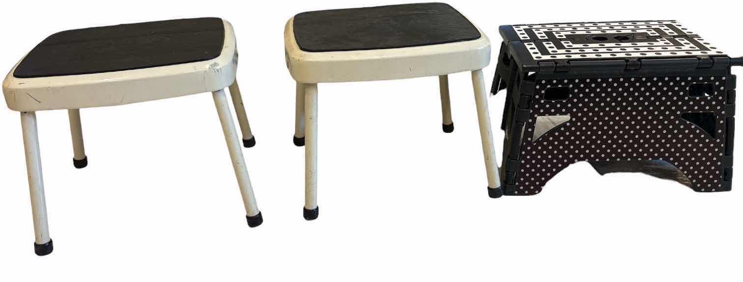 Photo 1 of (3)PCS METAL AND PLASTIC STEP STOOL H11”