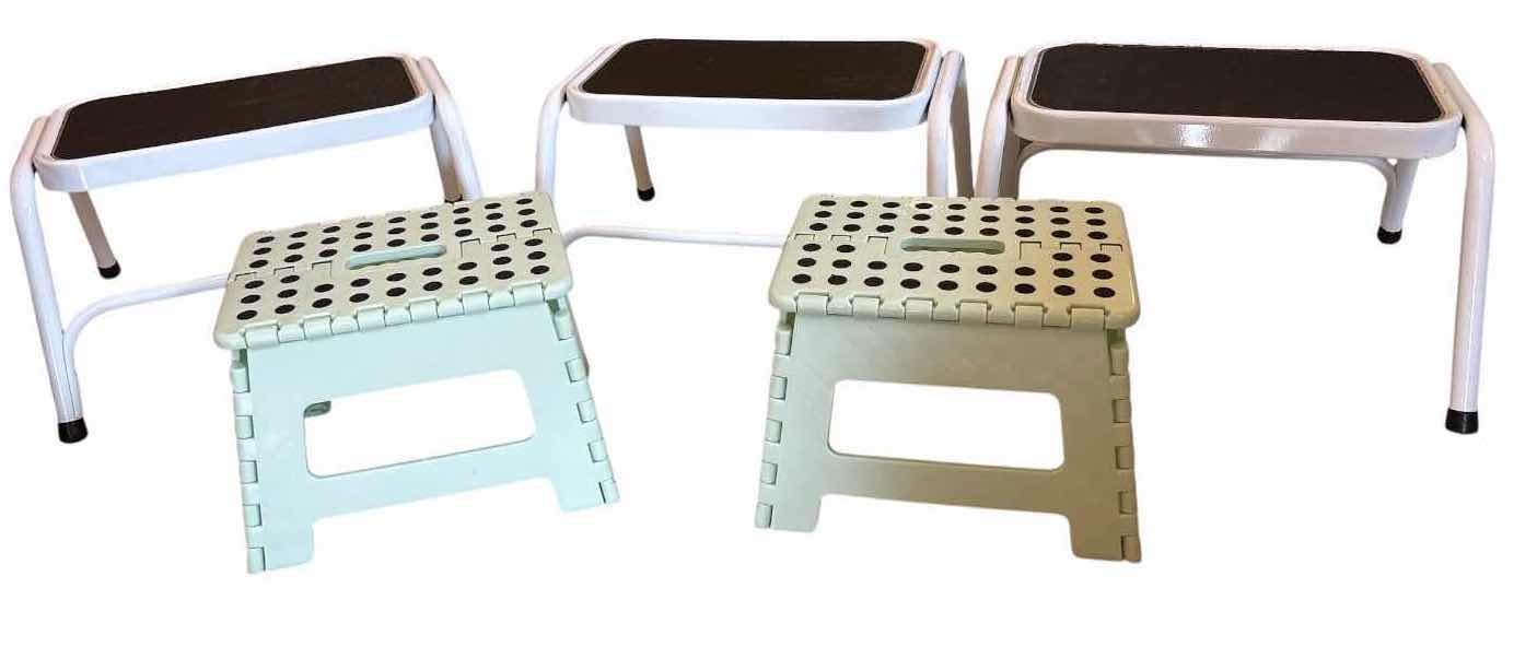 Photo 1 of (5)PCS STEP STOOL METAL AND PLASTIC H10.5”