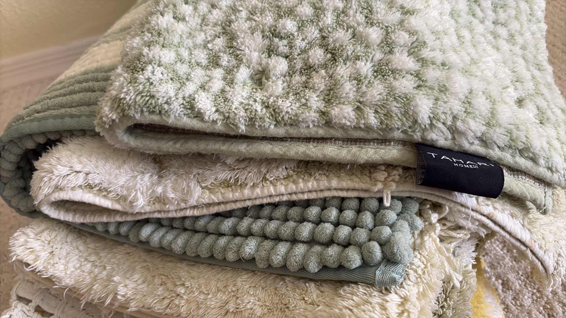 Photo 1 of (8)PCS BATHROOM BATH MAT & ACCENT RUG LOT – GREEN, WHITE & YELLOW