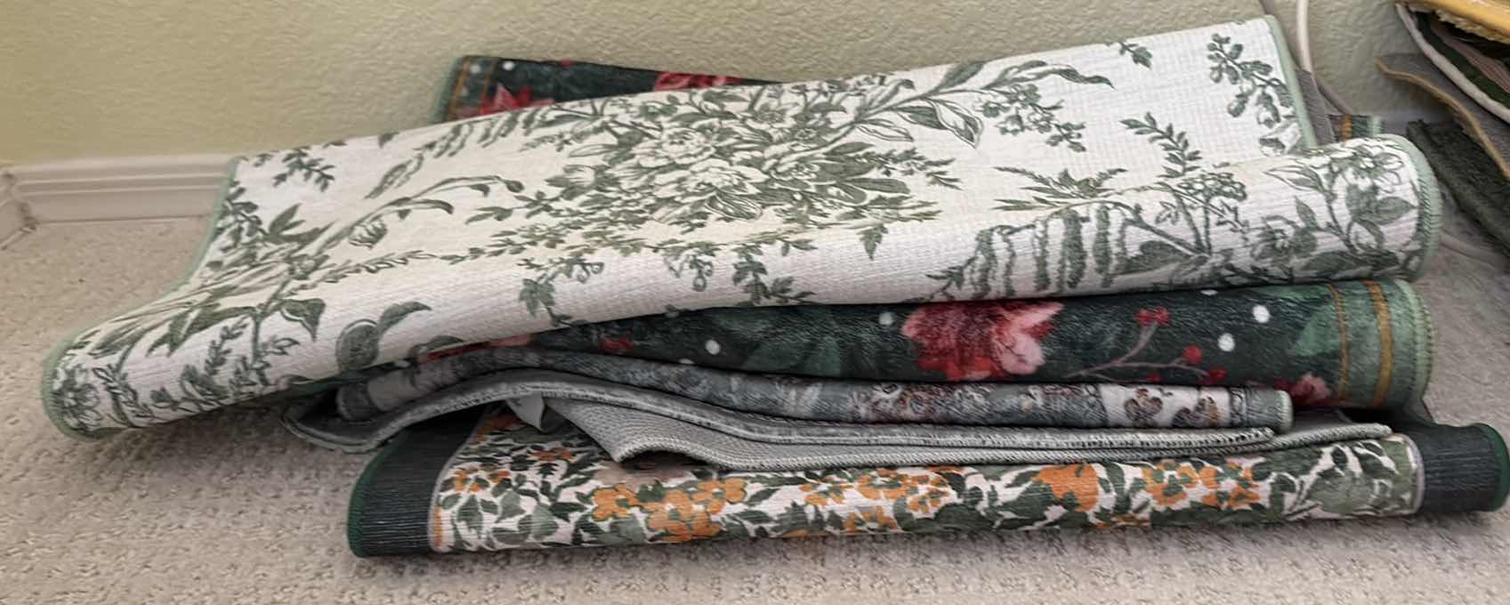 Photo 1 of (4)PCS RUNNER MATS ASSORTED COLORS AND LENGTHS