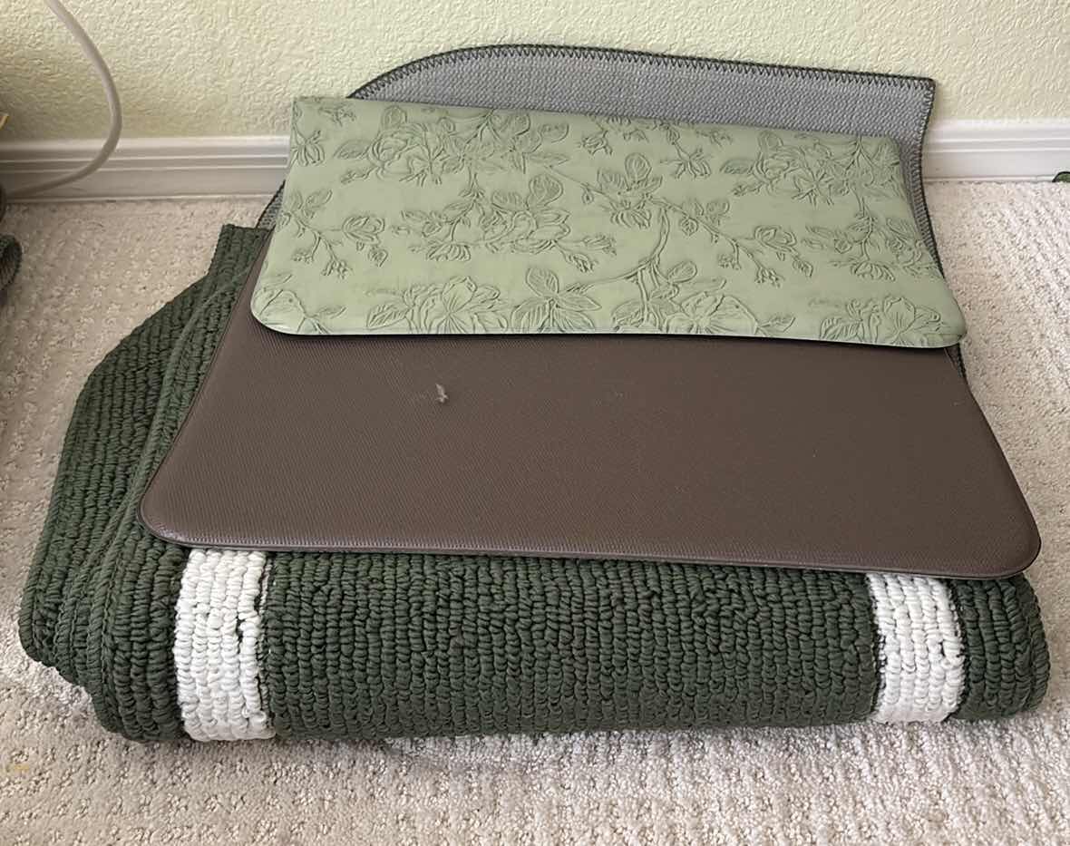 Photo 1 of (7)PCS GREEN BATH MATS ASSORTED SIZES