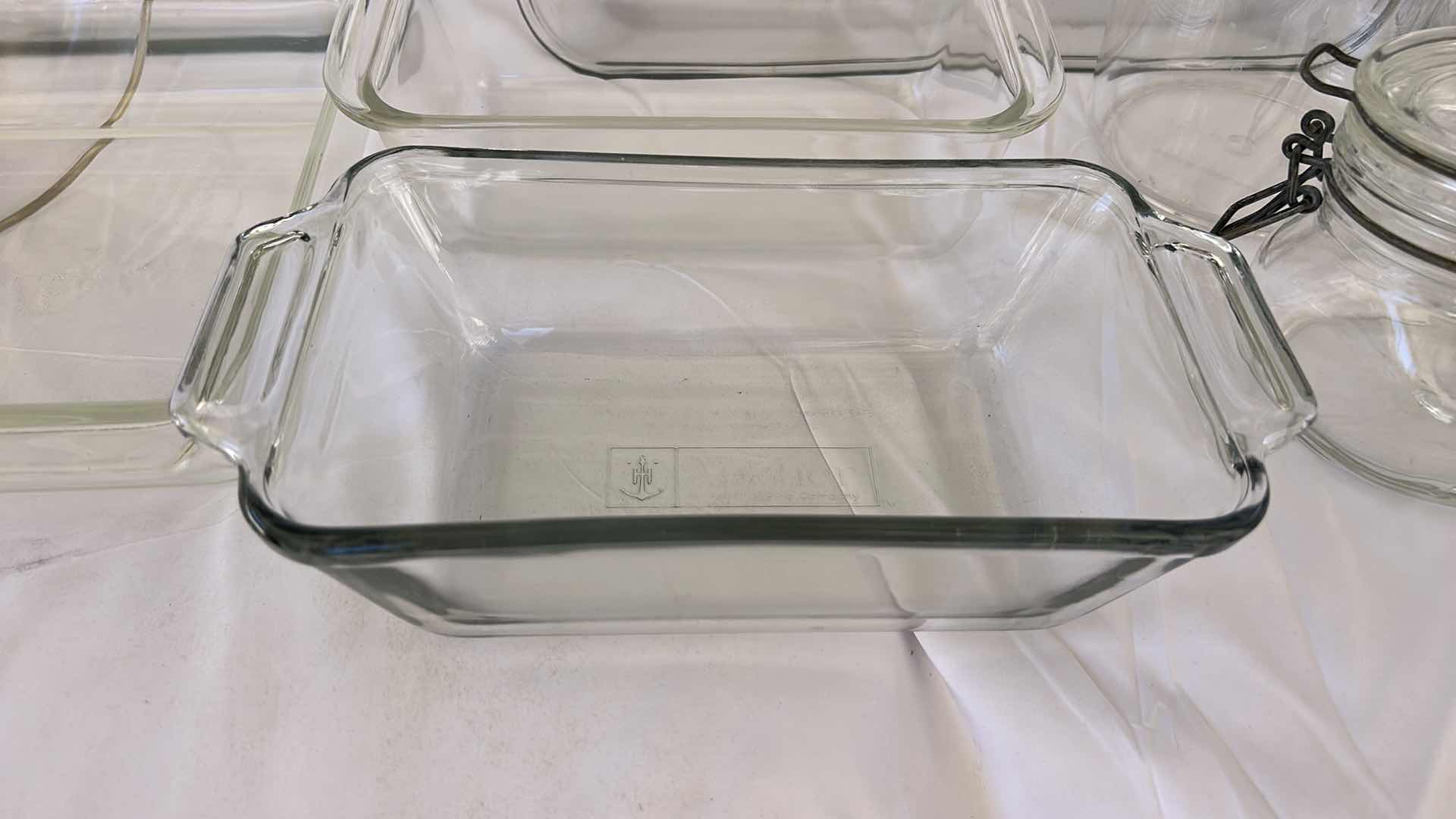 Photo 1 of ANCHOR HOCKING OVEN BASICS, PYREX & ASSORTED GLASS BAKEWARE