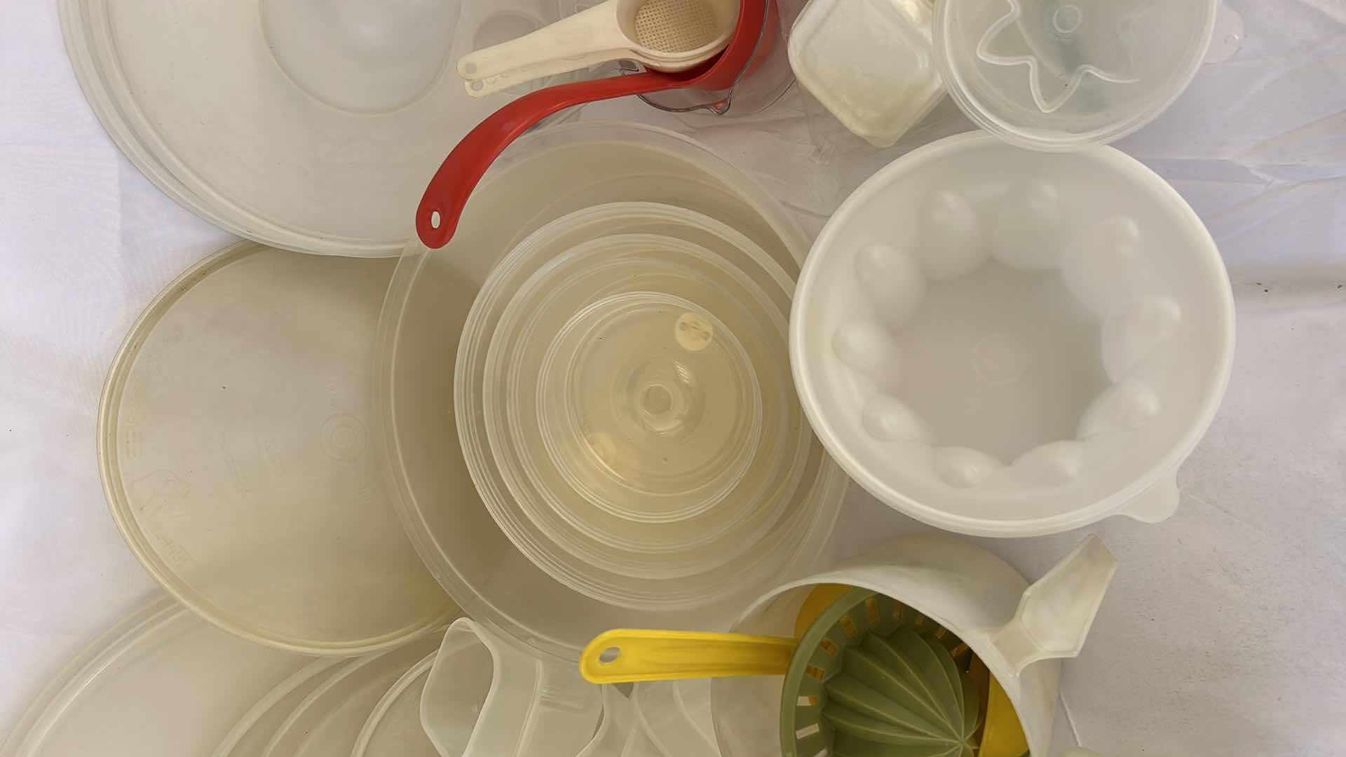 Photo 1 of VINTAGE TUPPERWARE PLASTIC STORAGE CONTAINERS, LIDS, BOWLS & MEASURING TOOLS