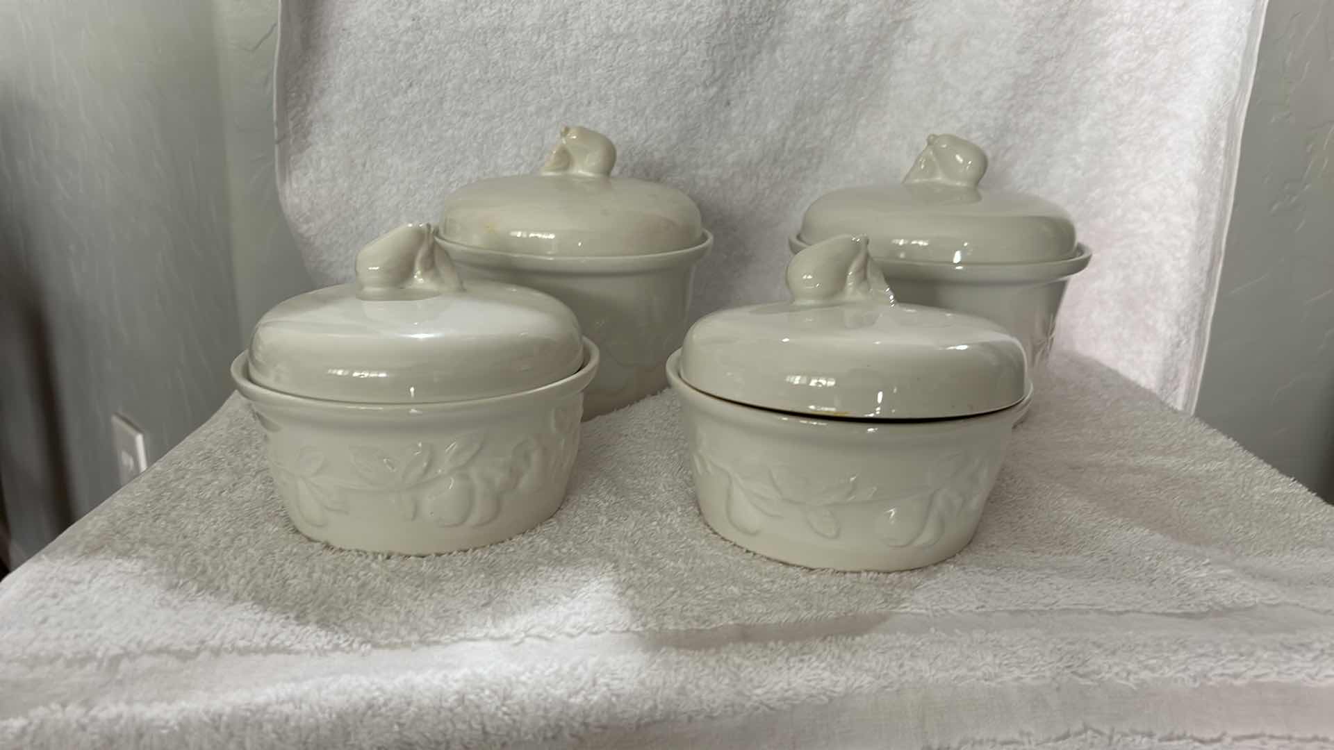 Photo 1 of 4 VINTAGE BANDWAGON WHITE CERAMIC LIDDED BOWLS