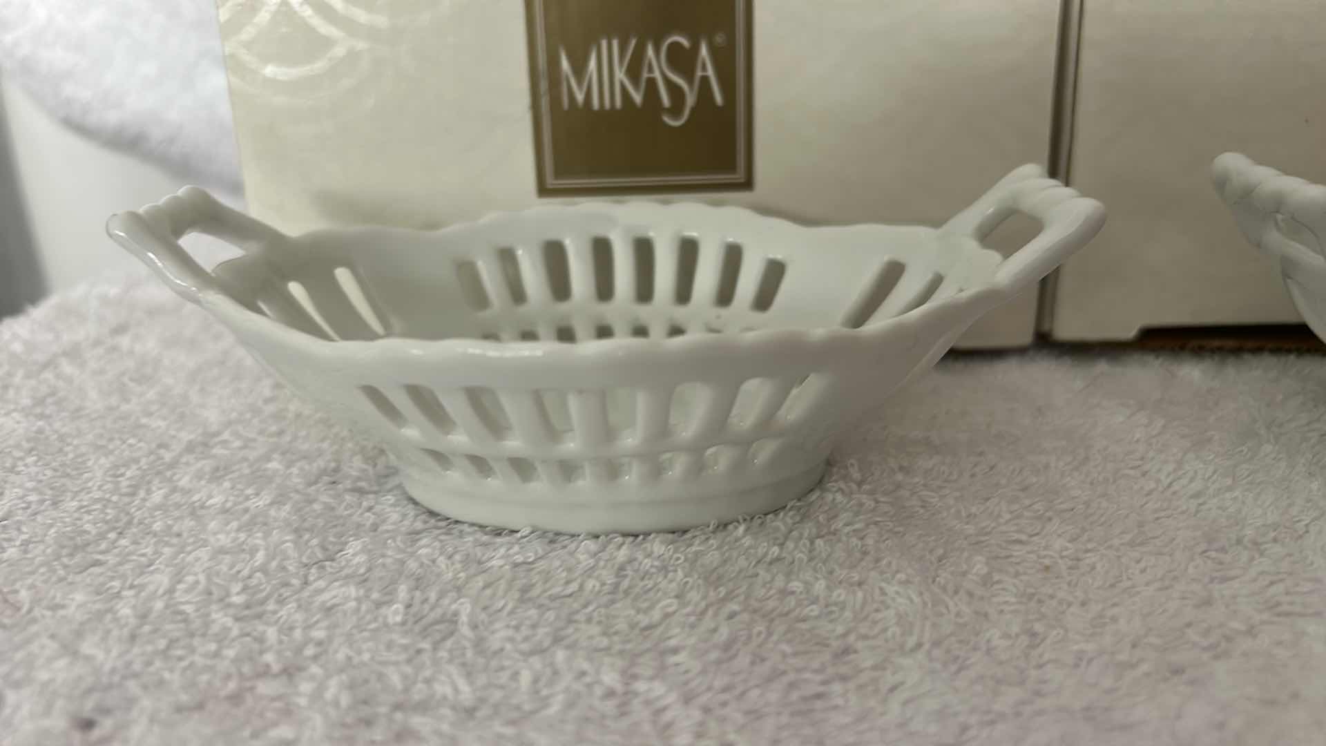 Photo 1 of SMALL MIKASA BRIDAL LACE BASKETS