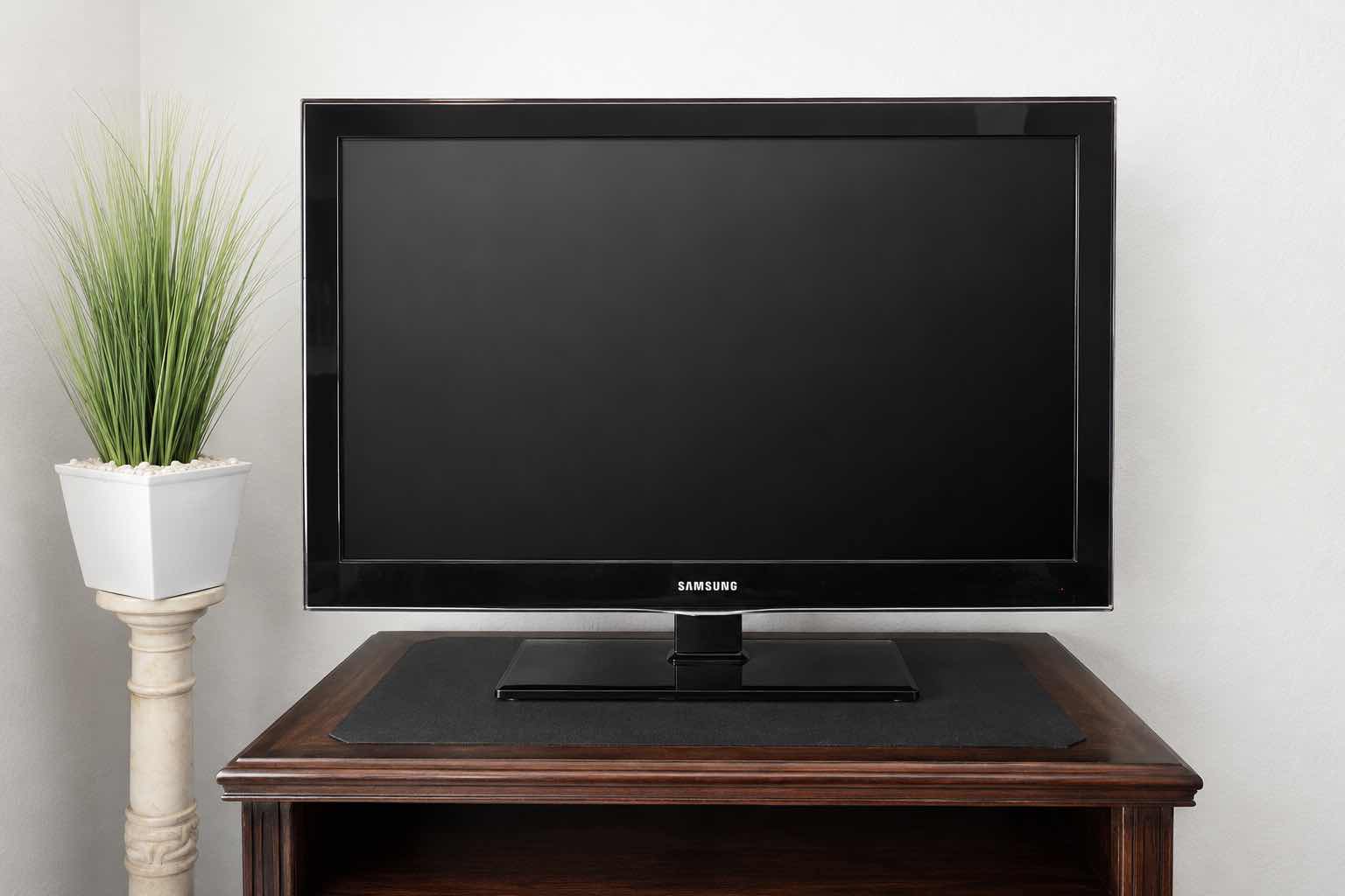 Photo 1 of SAMSUNG TV ON STAND