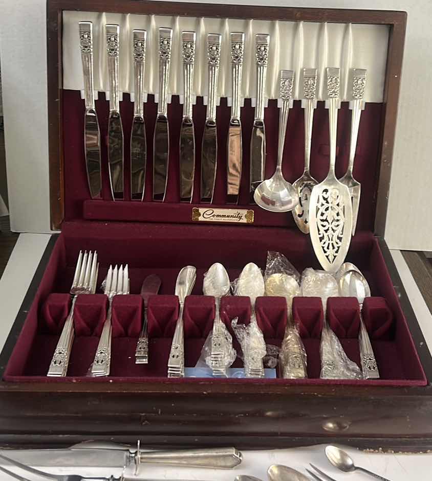 Photo 1 of 64 PC VINTAGE COMMUNITY SILVERPLATE FLATWARE SET + 7 MISC FLATWARE