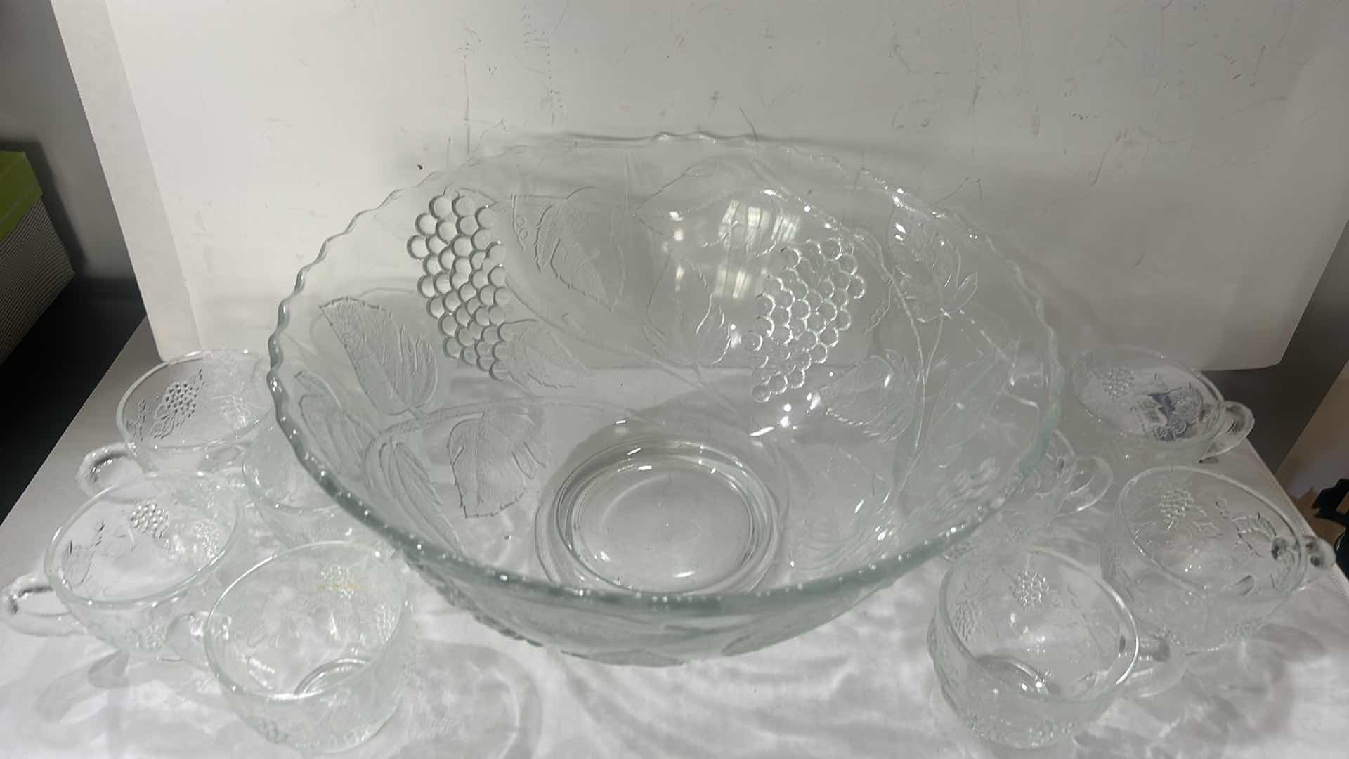 Photo 1 of ANCHOR HOCKING “HARVEST GRAPE” GLASS PUNCH BOWL SET. 10 CUPS