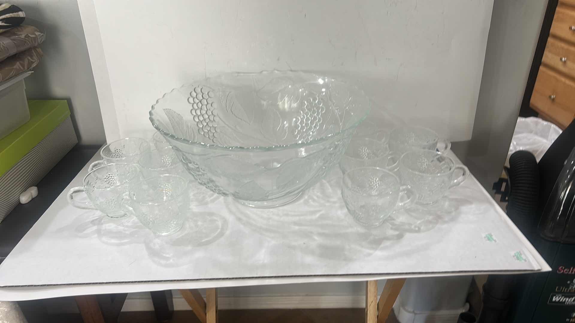 Photo 1 of ANCHOR HOCKING “HARVEST GRAPE” GLASS PUNCH BOWL SET. 10 CUPS