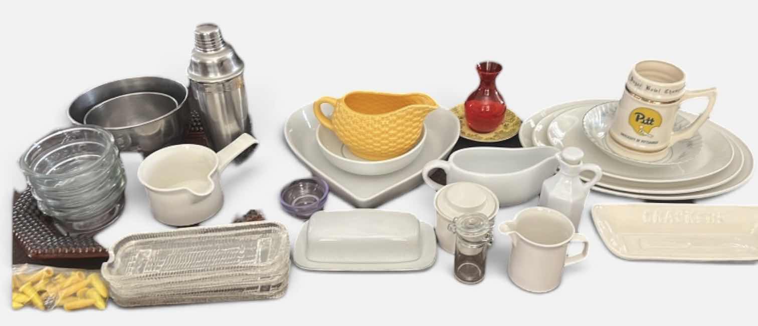 Photo 1 of KITCHEN ITEMS AND SERVICE
WARE