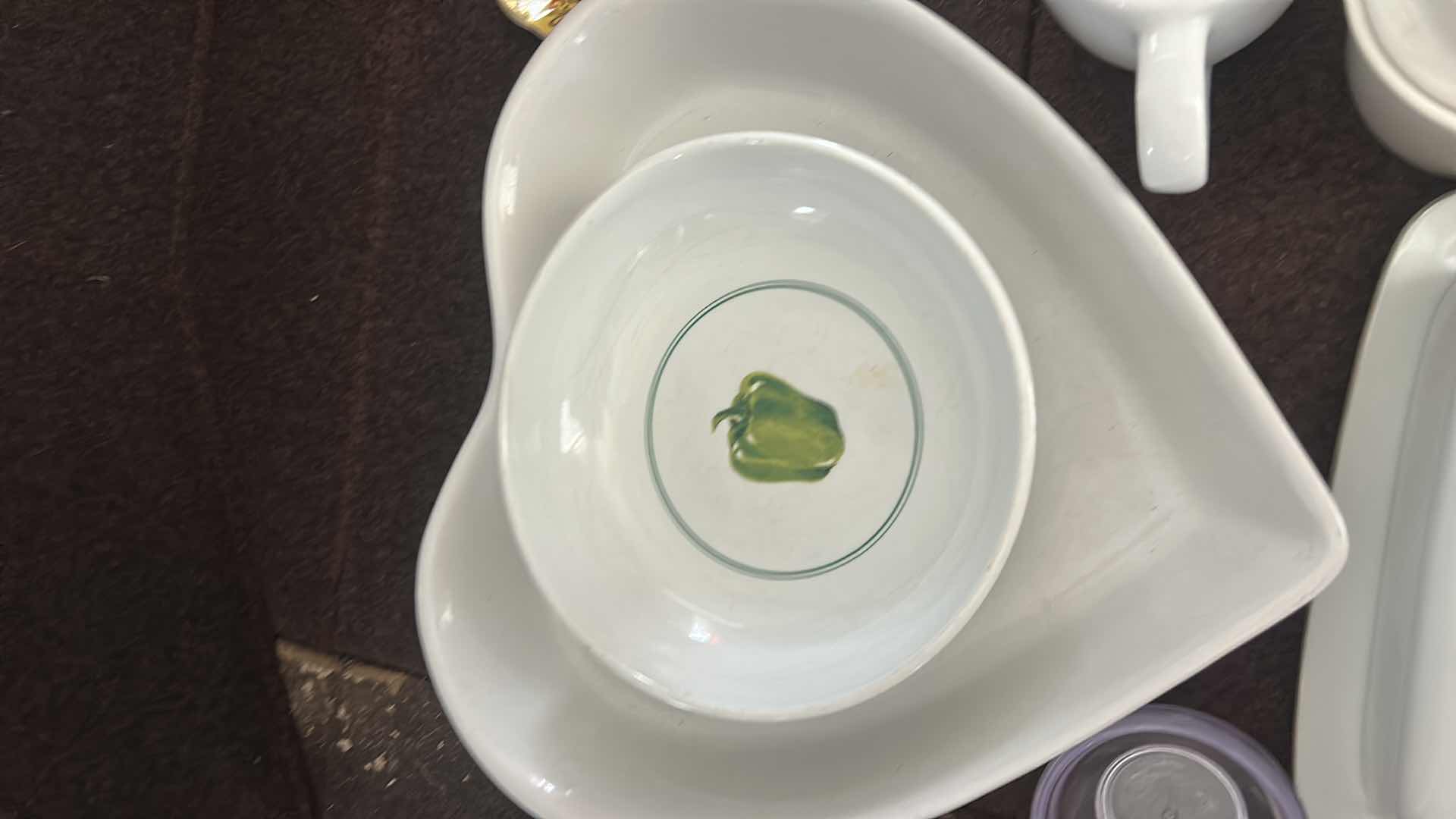 Photo 1 of KITCHEN ITEMS AND SERVICE
WARE