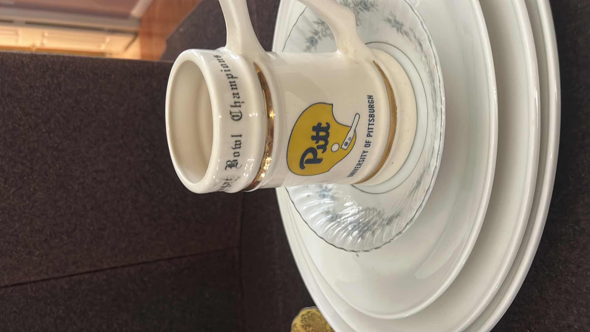 Photo 1 of KITCHEN ITEMS AND SERVICE
WARE