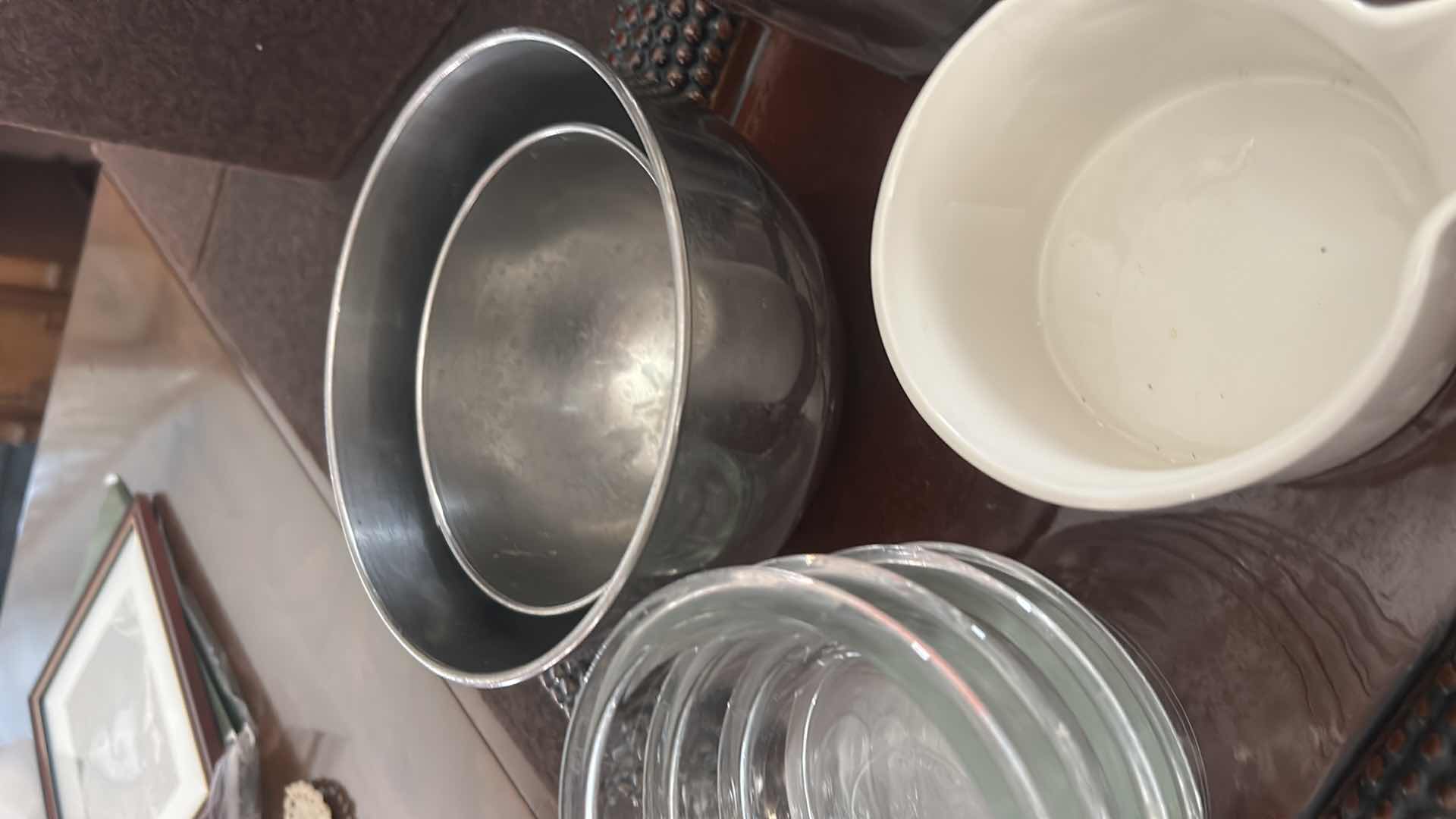 Photo 1 of KITCHEN ITEMS AND SERVICE
WARE
