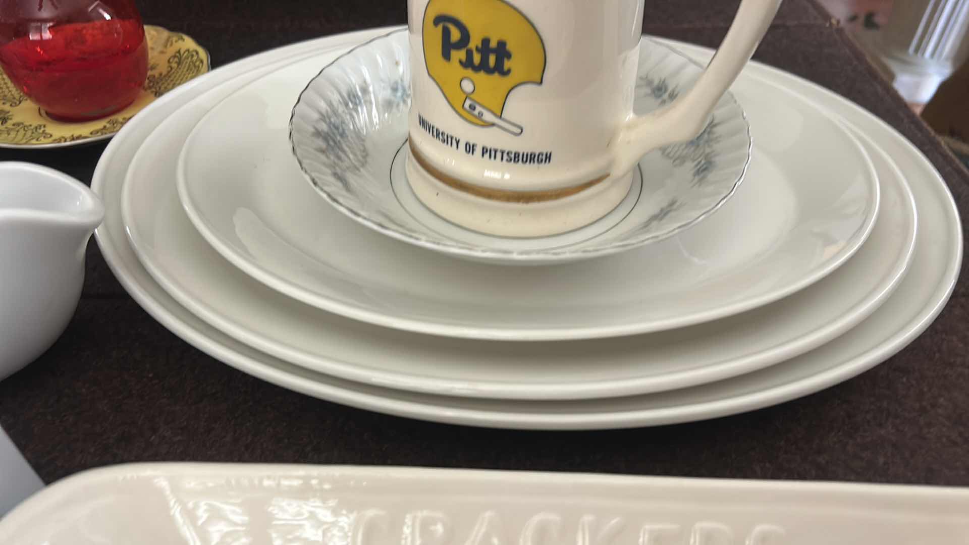 Photo 1 of KITCHEN ITEMS AND SERVICE
WARE