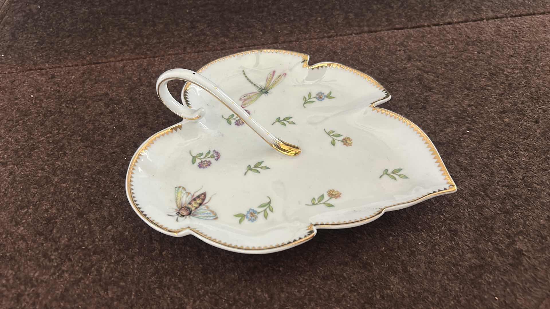 Photo 1 of GODINGER & CO. PRIMAVERA PORCELAIN HANDLED LEAF DISH WITH ORIGINAL BOX