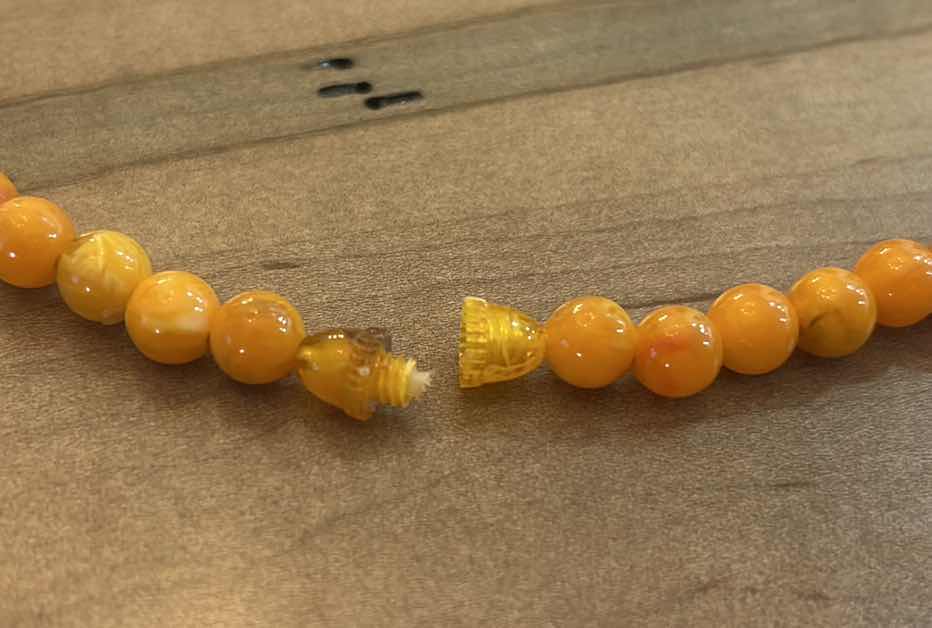Photo 1 of VINTAGE GRADUATED BUTTERSCOTCH BALTIC AMBER BEAD NECKLACE. WEIGHING APPROXIMATELY 94.62 GRAMS