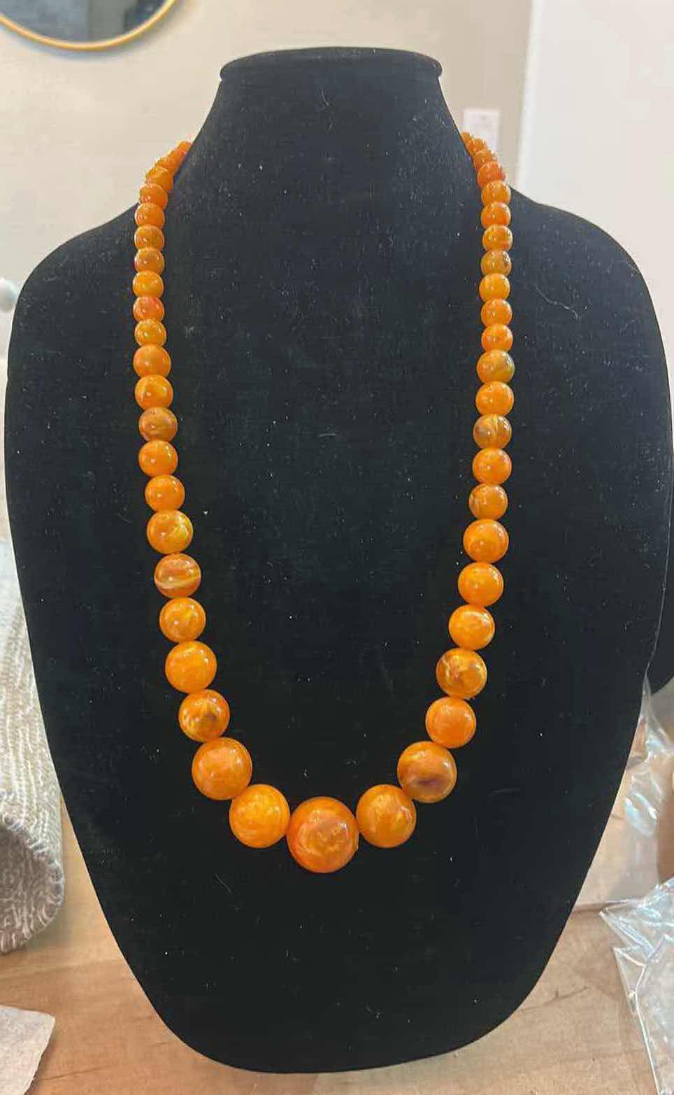 Photo 1 of VINTAGE GRADUATED BUTTERSCOTCH BALTIC AMBER BEAD NECKLACE. WEIGHING APPROXIMATELY 94.62 GRAMS