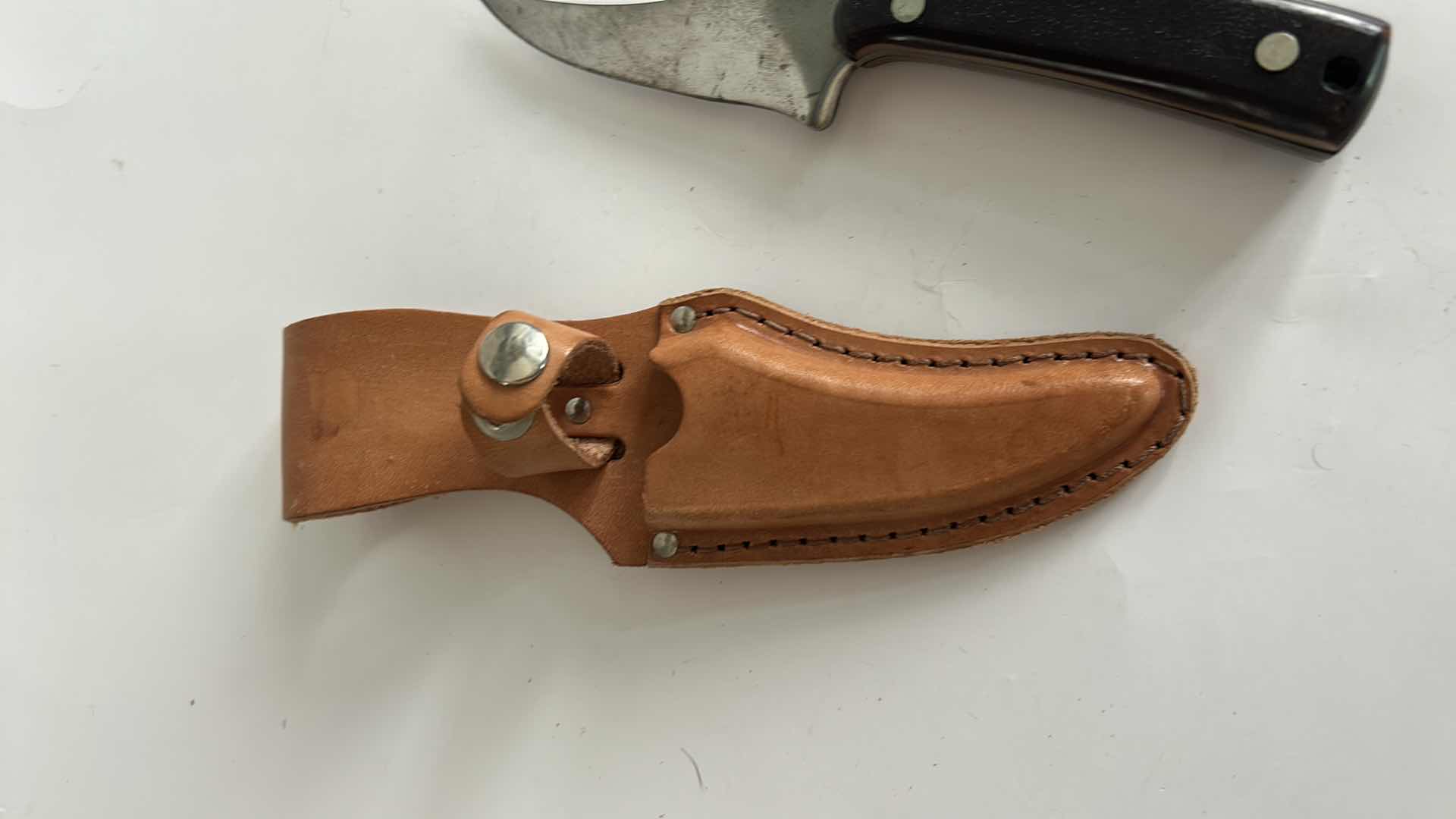 Photo 1 of VINTAGE SCHRADE OLD TIMER 152 SHARPFINDER, FIXED BLADE KNIFE, MANUFACTURED IN THE USA WITH LEATHER CASE $65