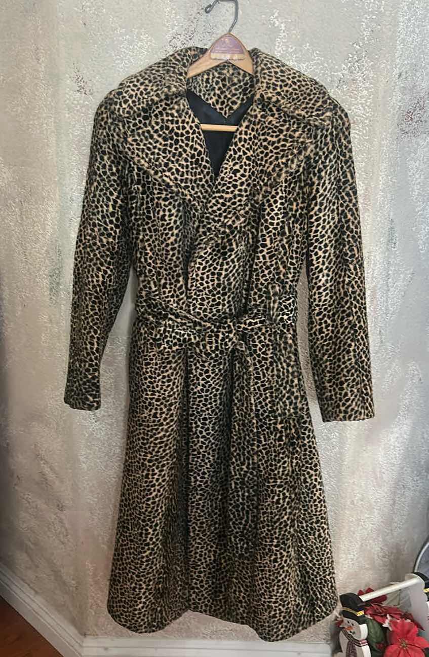 Photo 1 of VINTAGE LEOPARD PRINT TRENCHCOAT ESTIMATED SIZE S/M