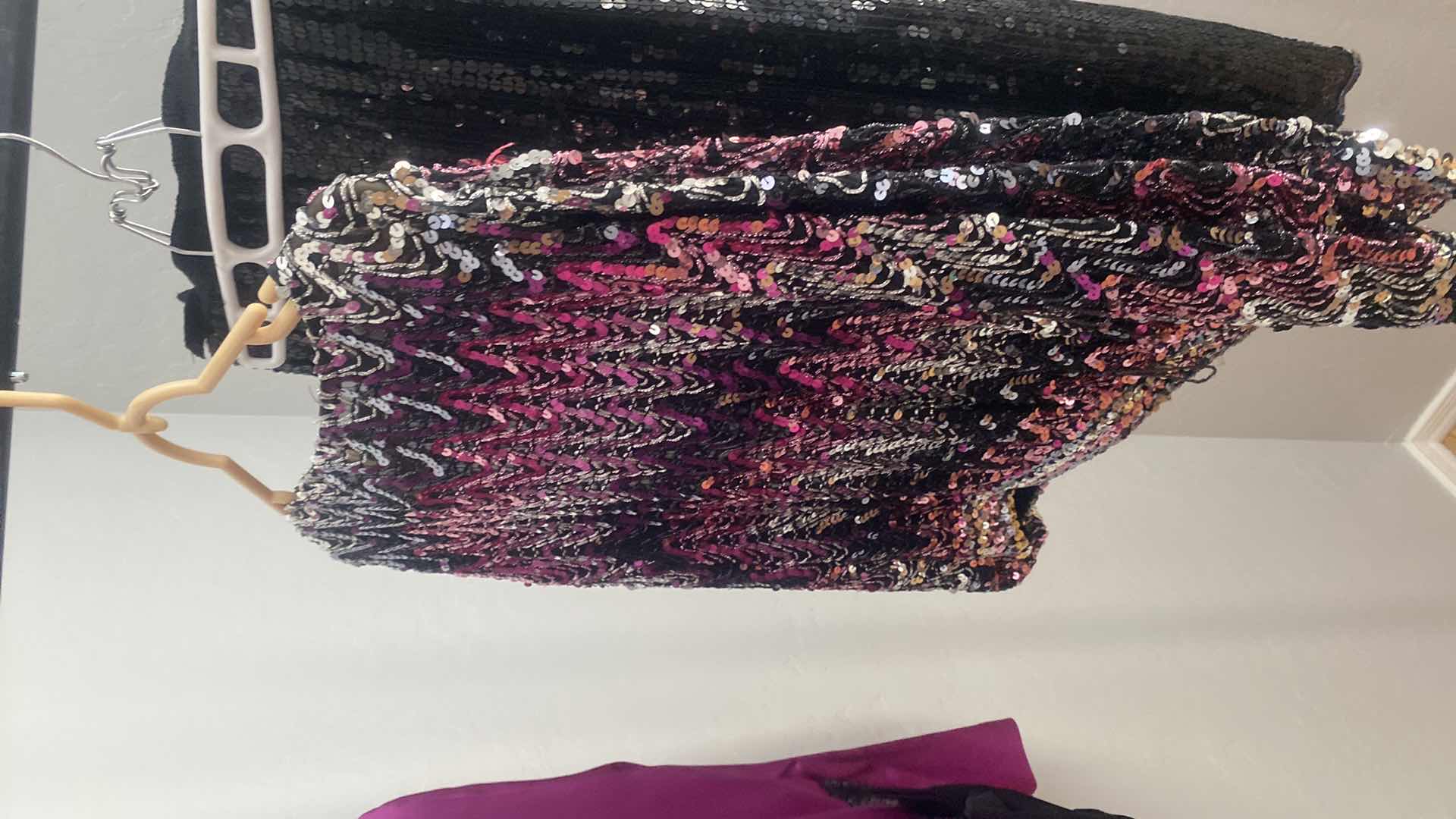 Photo 1 of 3-WOMEN’S EVENING CLOTHES SIZE 6