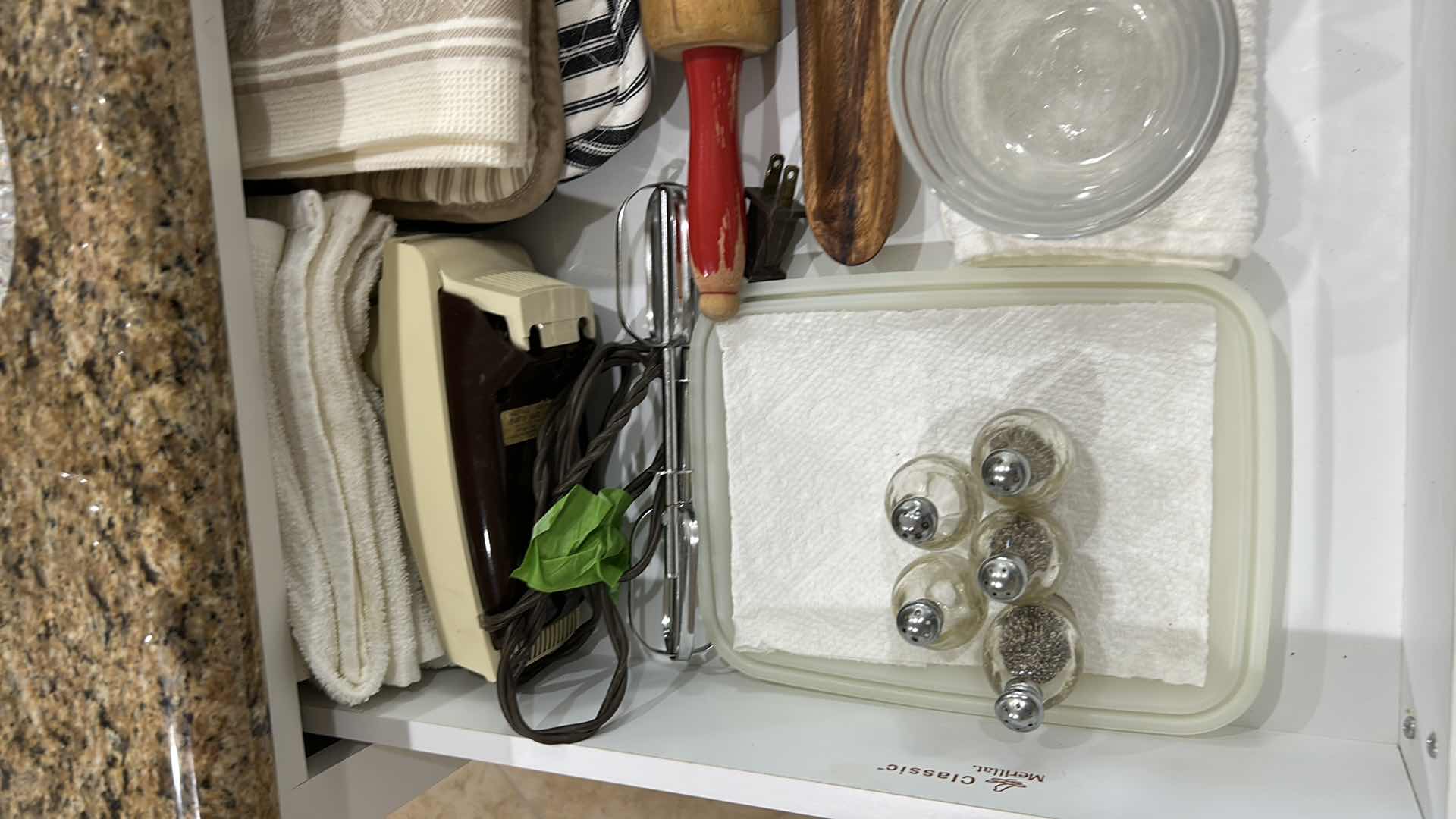 Photo 1 of CONTENTS OF KITCHEN DRAWER- KITCHEN TOWELS, KNIVES SET