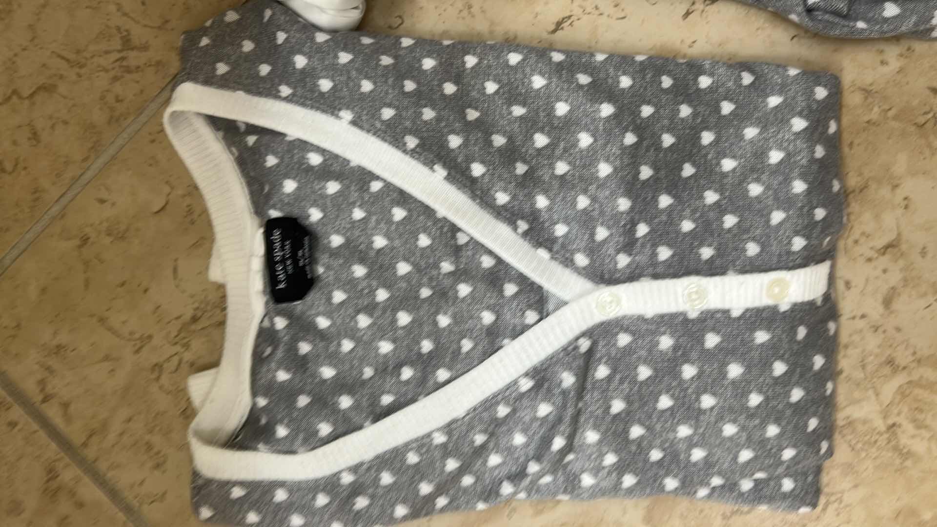 Photo 1 of KATE SPADE GRAY WHITE HEART PRINT LOUNGEWEAR SIZE M