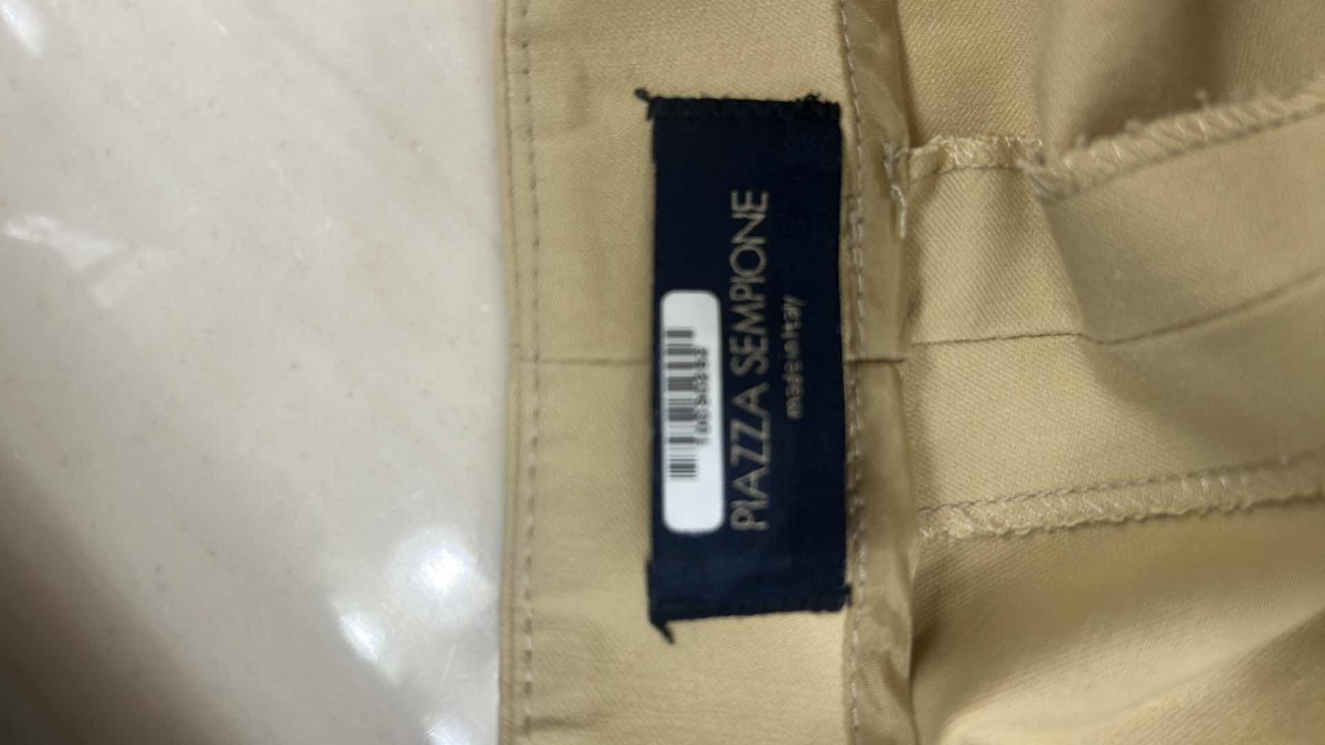 Photo 1 of PIAZZA SEMPIONE AUDREY WHITE AND BEIGE CAPRIS SIZE 46