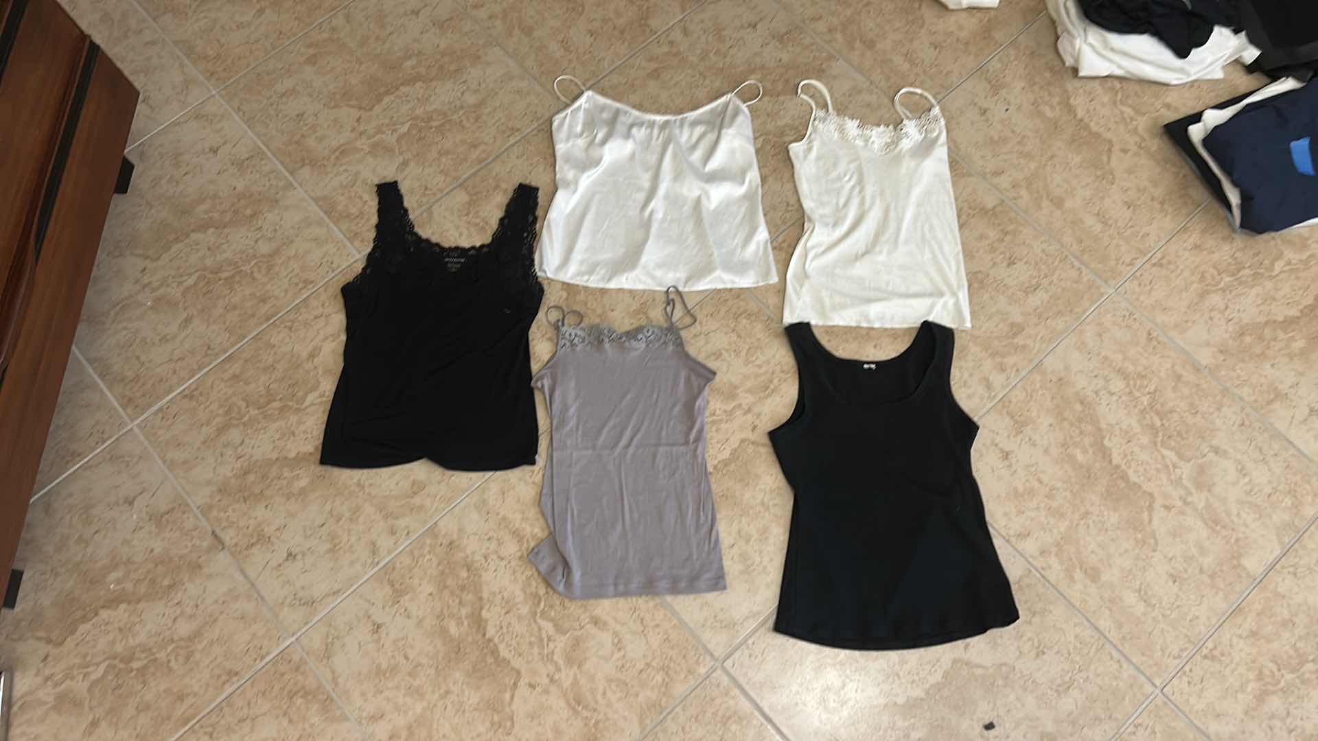 Photo 1 of 5 CAMISOLES AND UNDER GARMENTS SIZE S/M