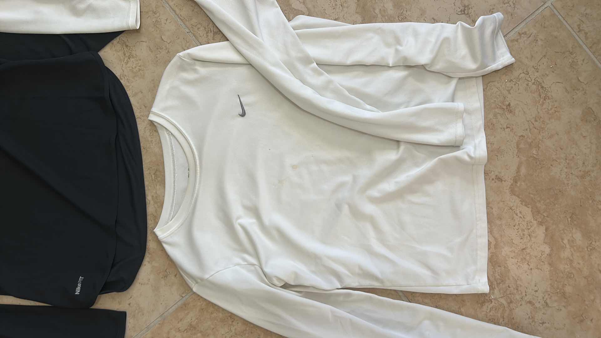 Photo 1 of 7 LONG SLEEVE NIKE TOPS SIZE S/M