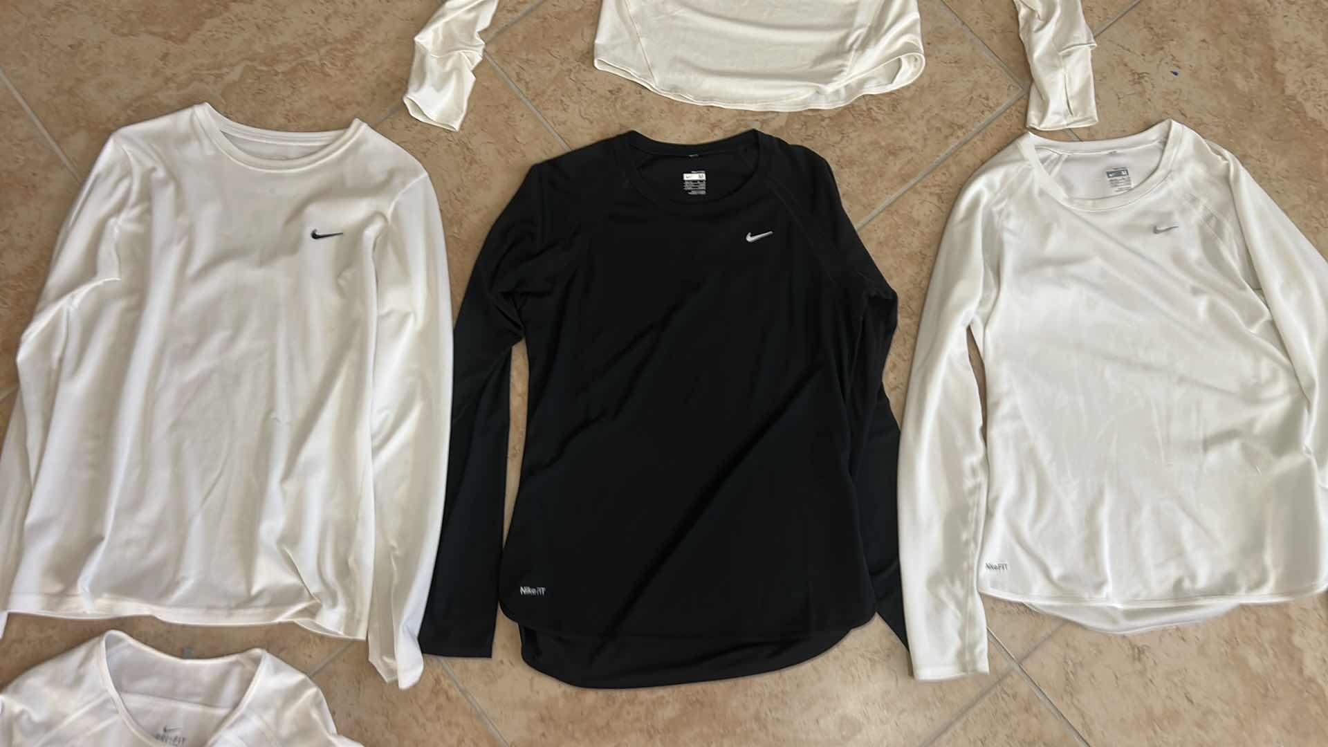 Photo 1 of 7 LONG SLEEVE NIKE TOPS SIZE S/M