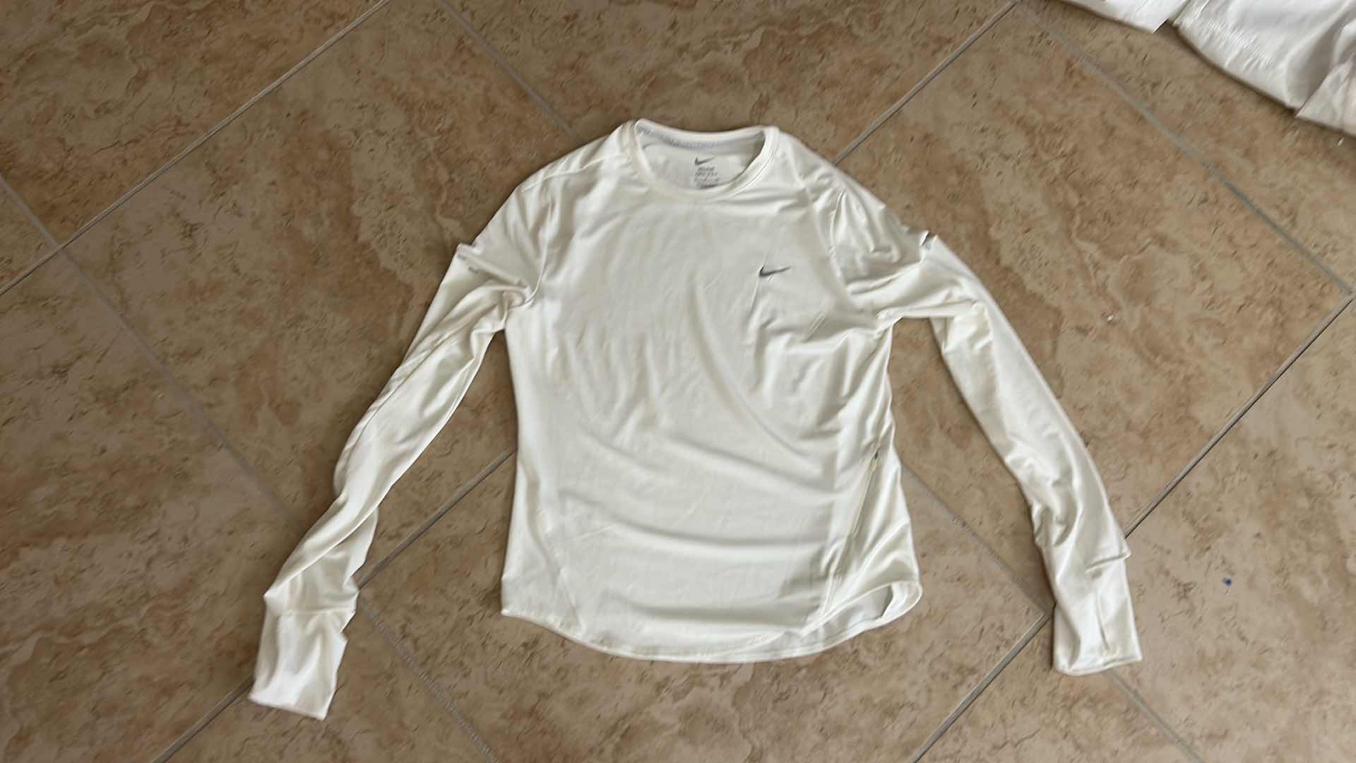 Photo 1 of 7 LONG SLEEVE NIKE TOPS SIZE S/M