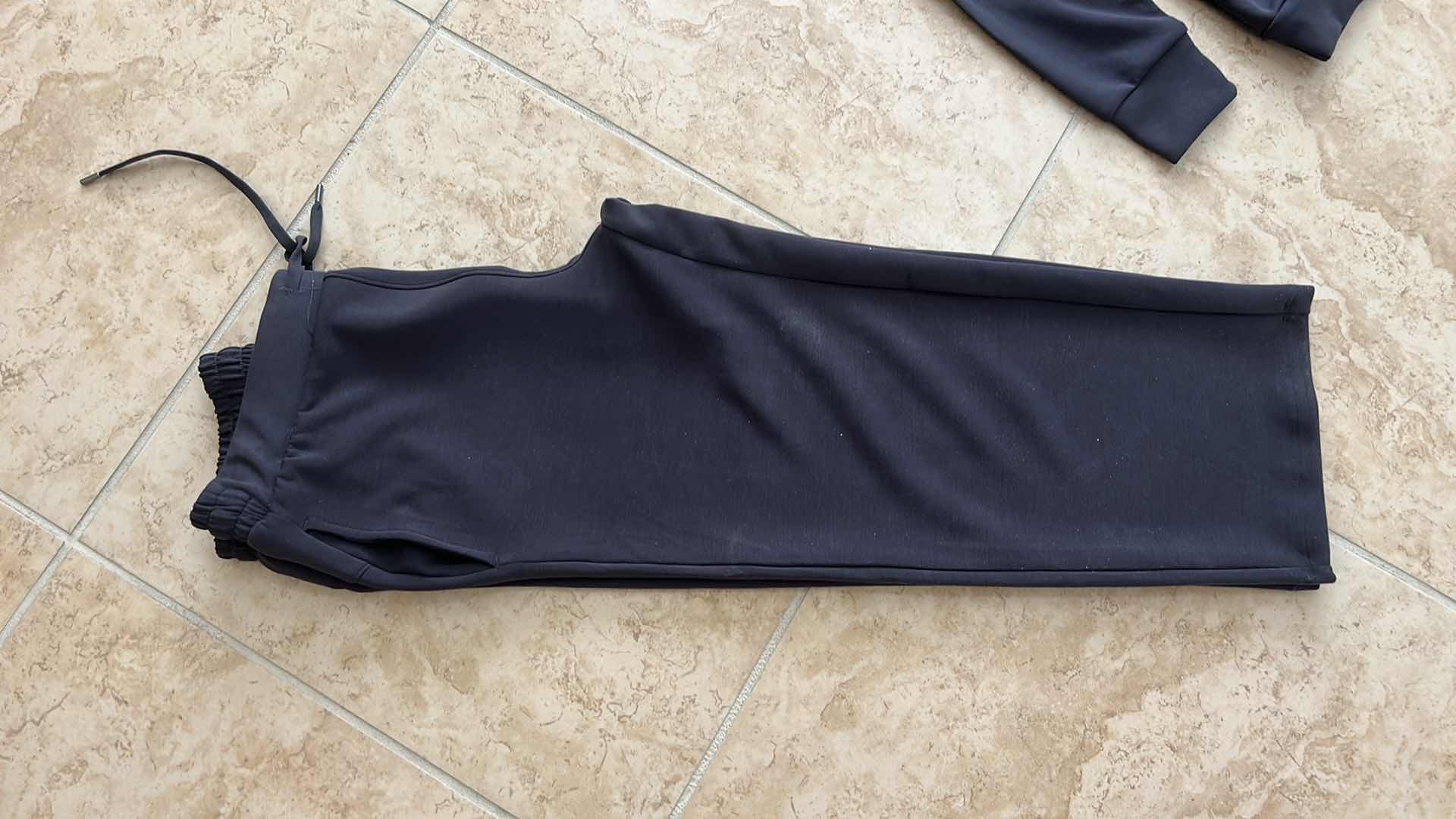 Photo 1 of MAKERSMARK CHARCOAL GRAY QUARTER ZIP LONG SLEEVE PULLOVER AND SWEATPANTS SIZE S/M