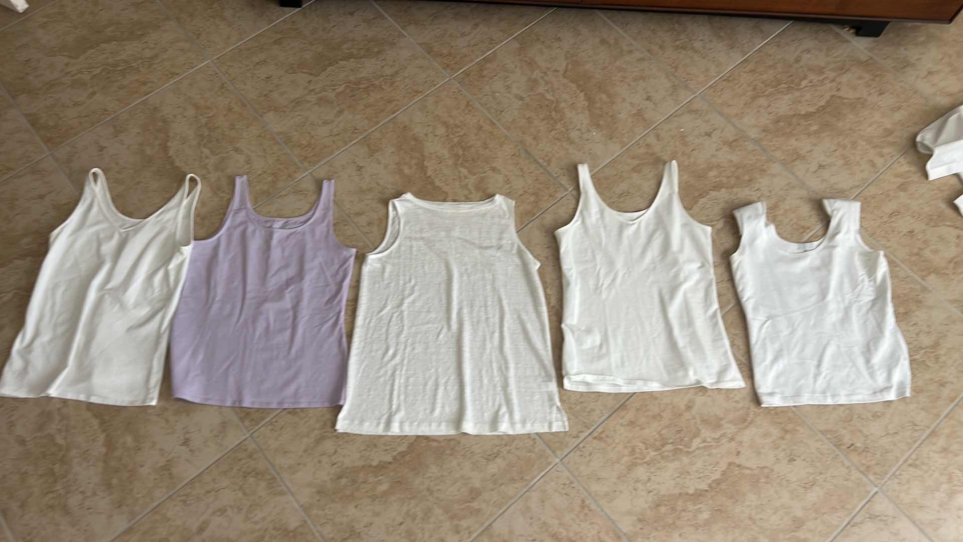 Photo 1 of 5 SLEEVELESS TOPS SIZE S/M