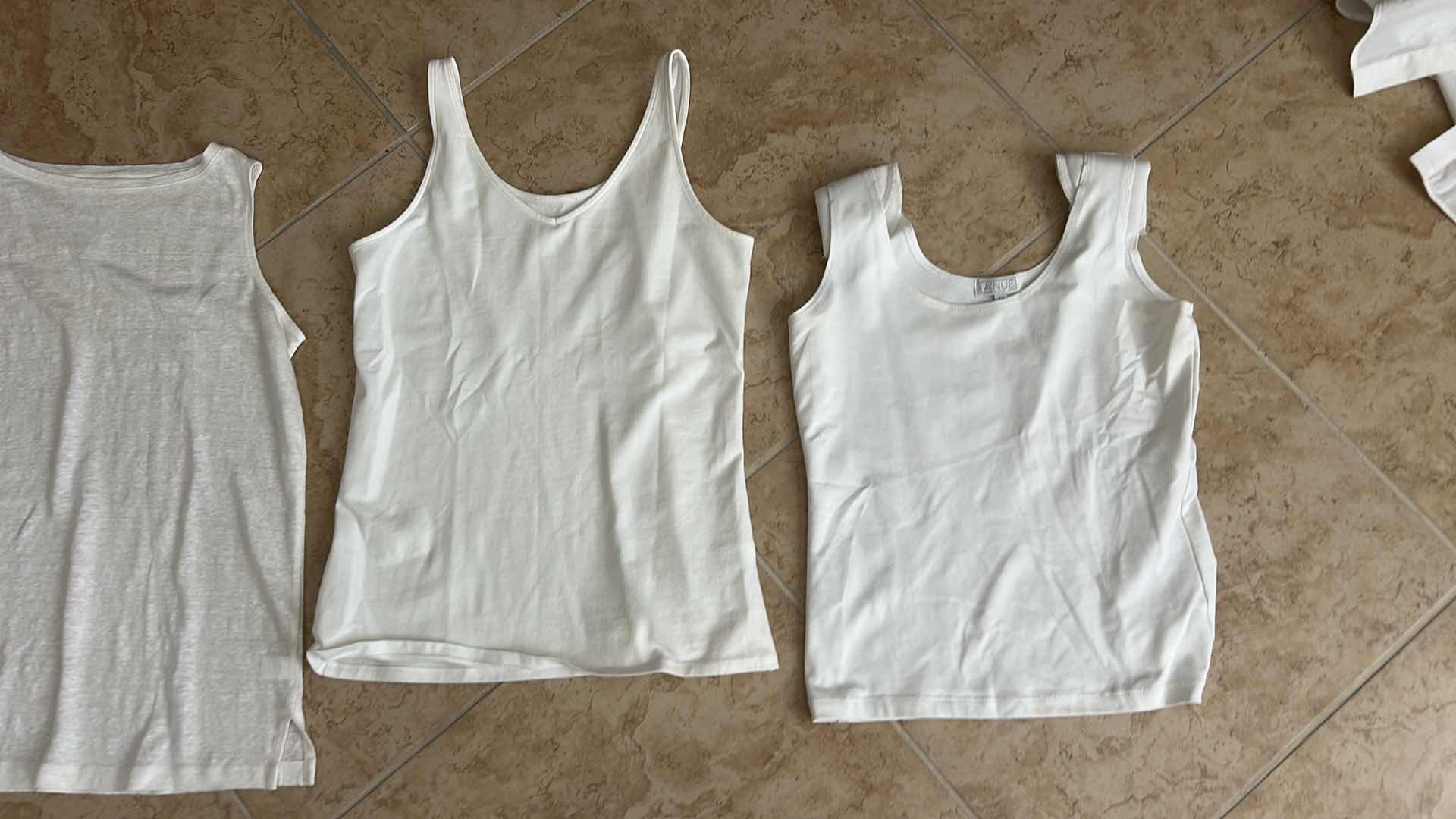 Photo 1 of 5 SLEEVELESS TOPS SIZE S/M