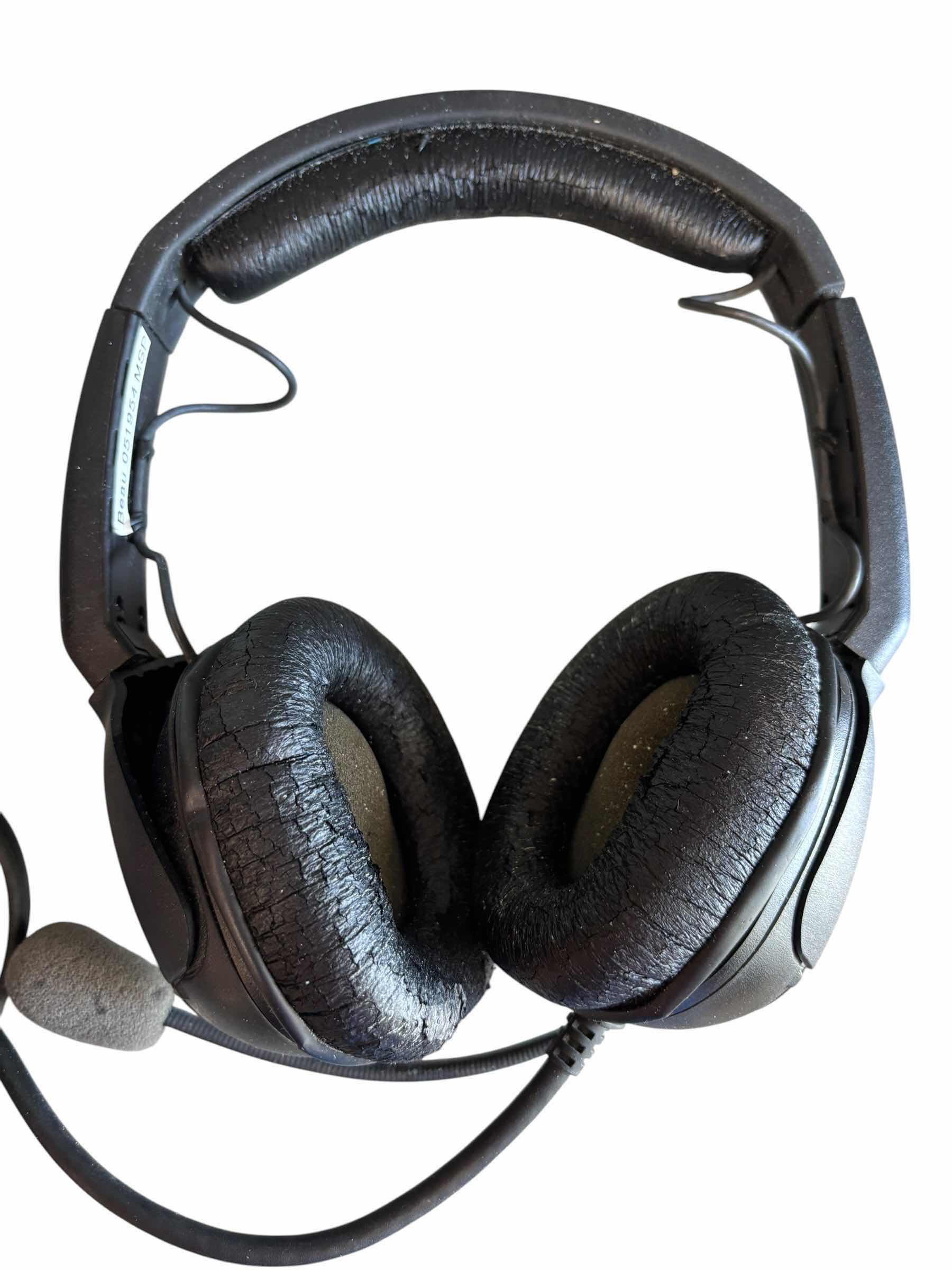 Photo 1 of TELEX AIR 3000 AVIATION PILOT HEADSET WITH CARRYING CASE $80