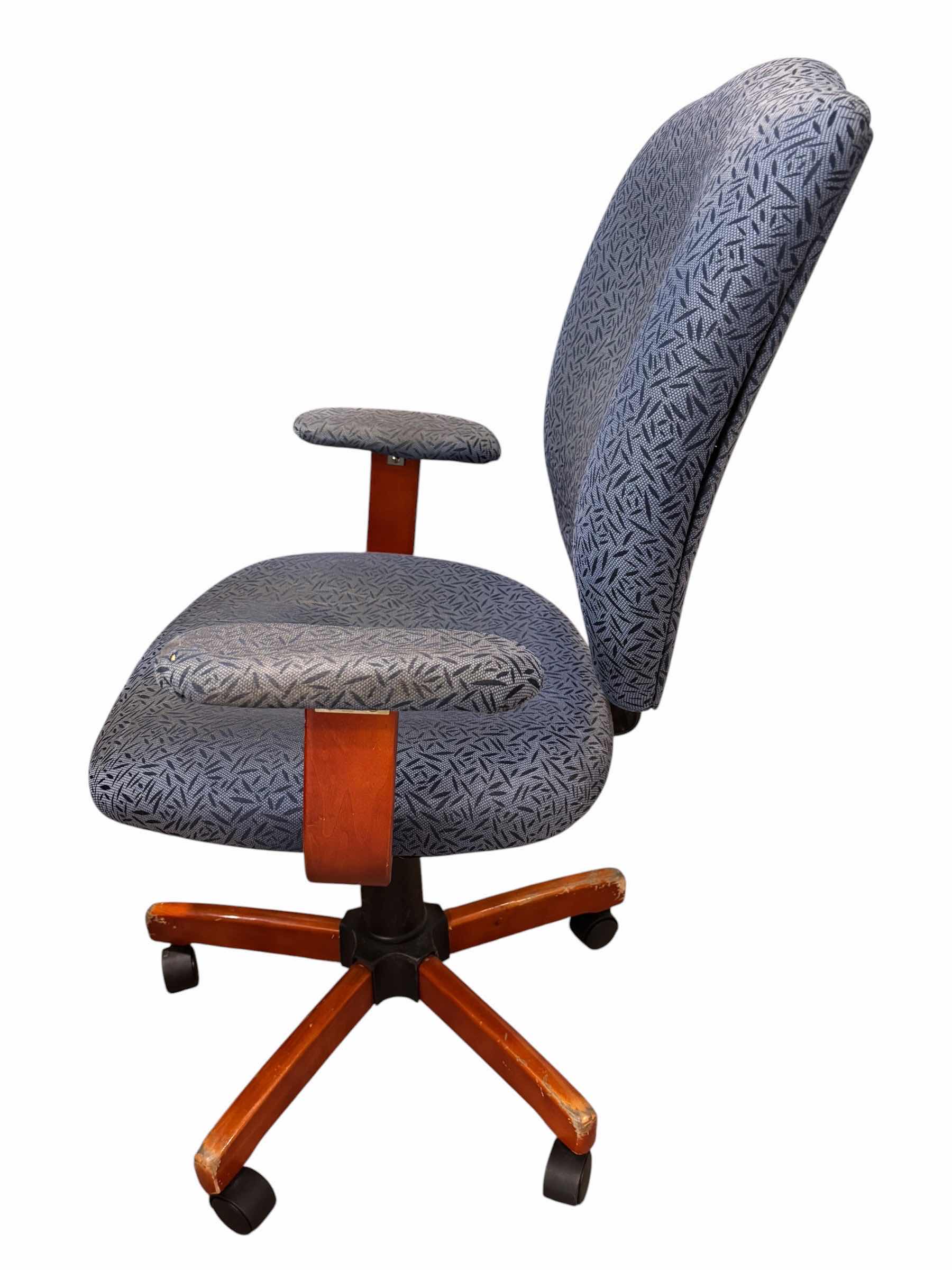 Photo 1 of OFFICE DESK CHAIR