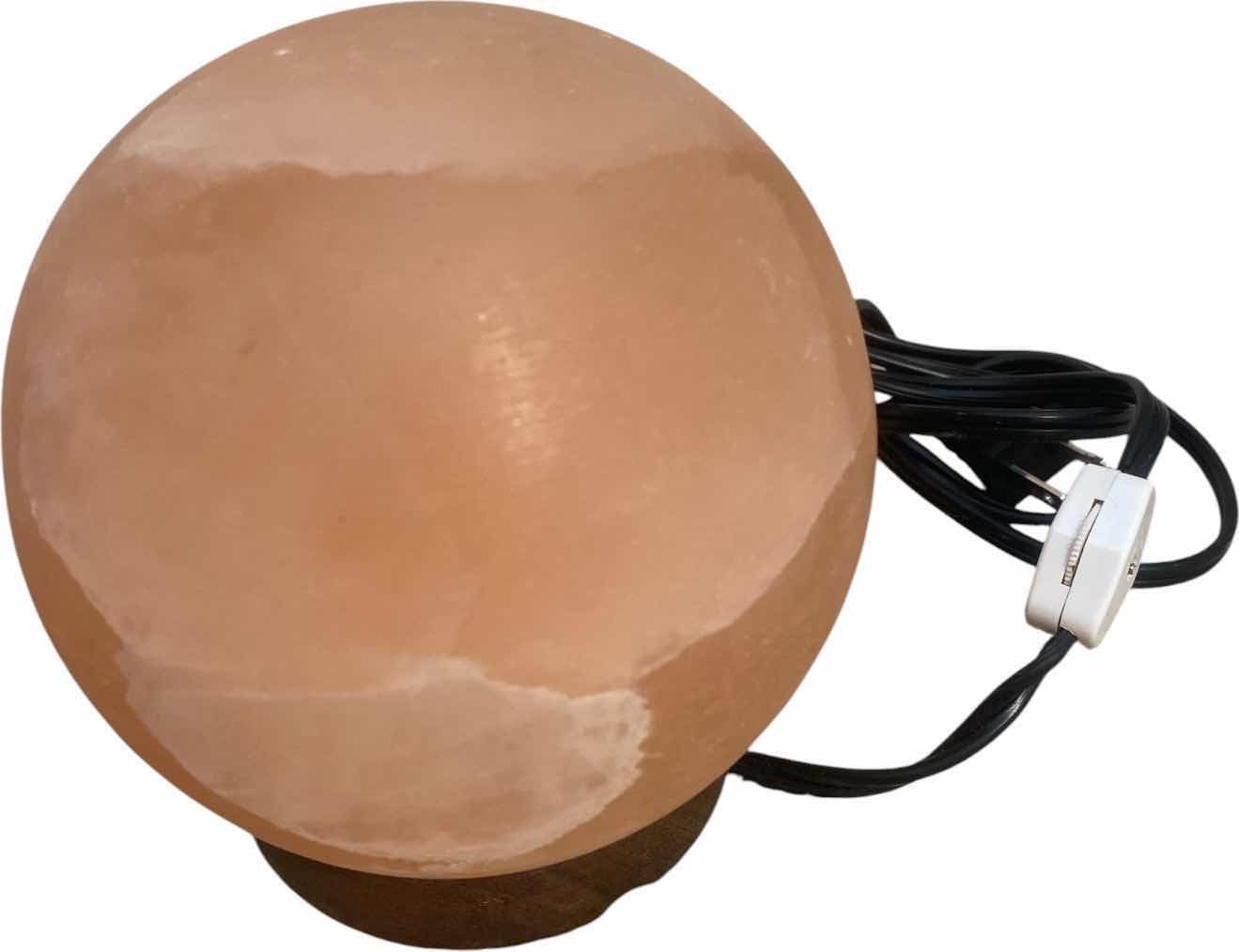 Photo 1 of SPEAR SHAPED HIMALAYAN SALT LAMP 5”