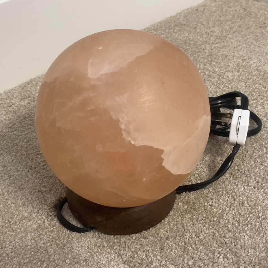 Photo 1 of SPEAR SHAPED HIMALAYAN SALT LAMP 5”