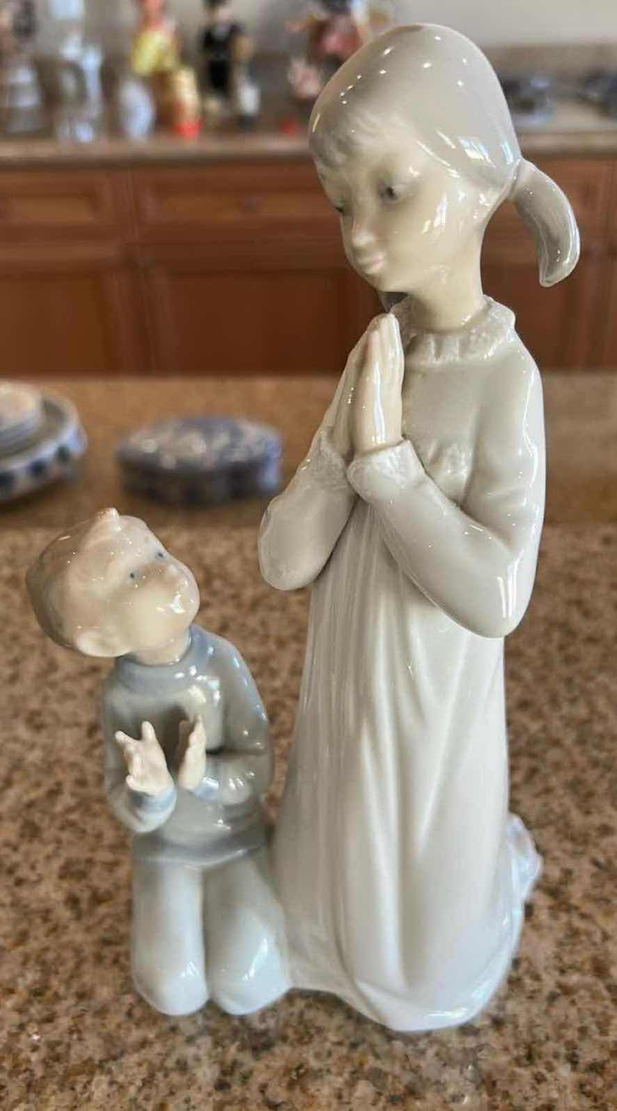 Photo 1 of LLADRO PORCELAIN FIGURE " TEACHING TO PRAY" H 9"