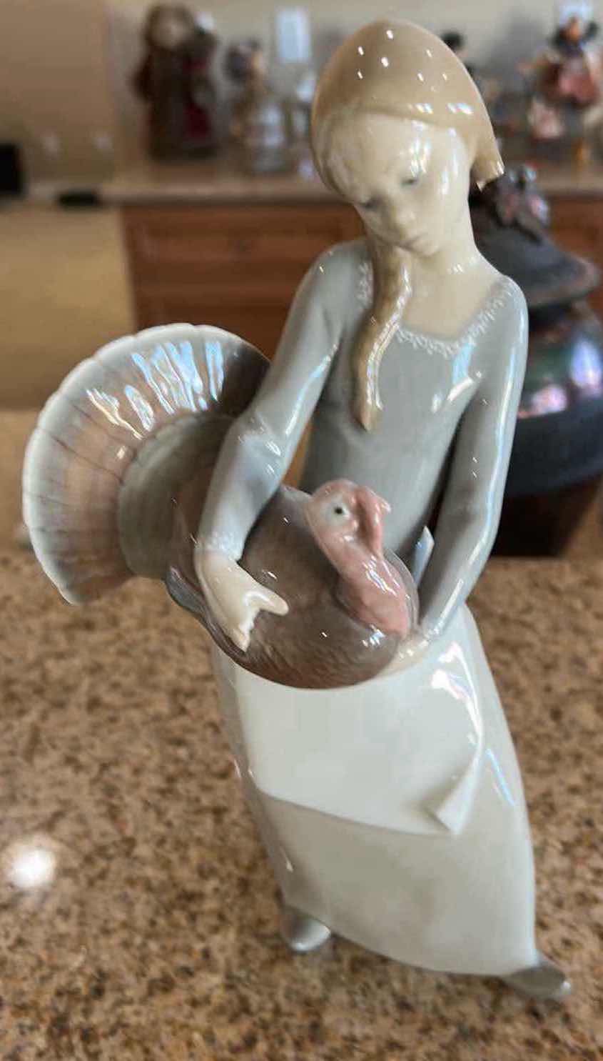 Photo 1 of LLADRO PORCELAIN FIGURE " GIRL WITH TURKEY H 11" $150